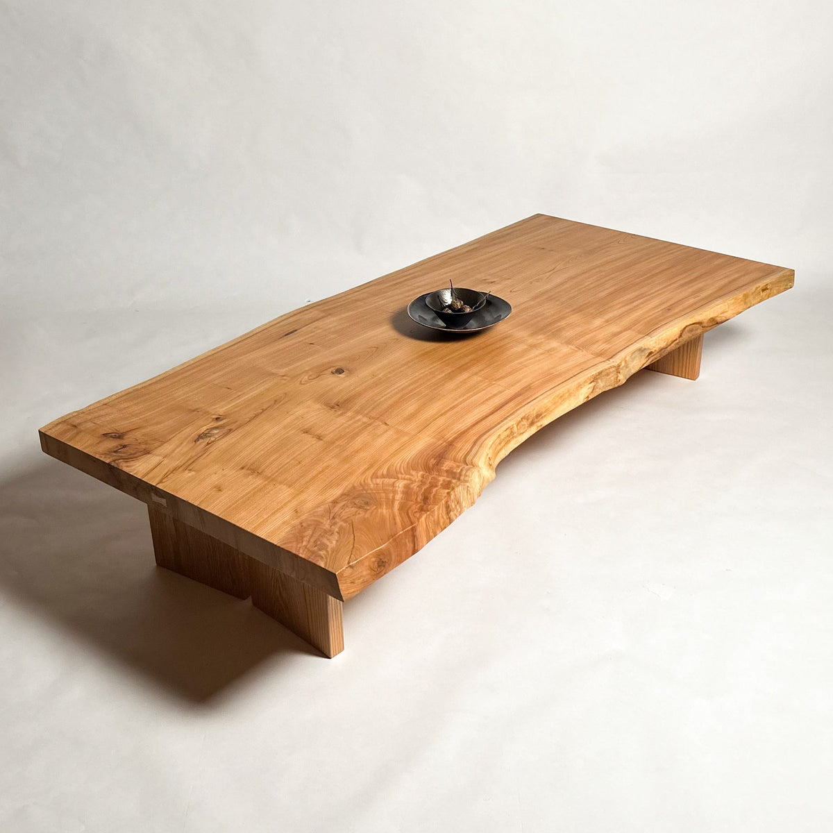 まきの一枚板　和のテーブル No.1876 欅一枚板 曲線が残す木の記憶 – KIDO MEIMOKU公式サイト
