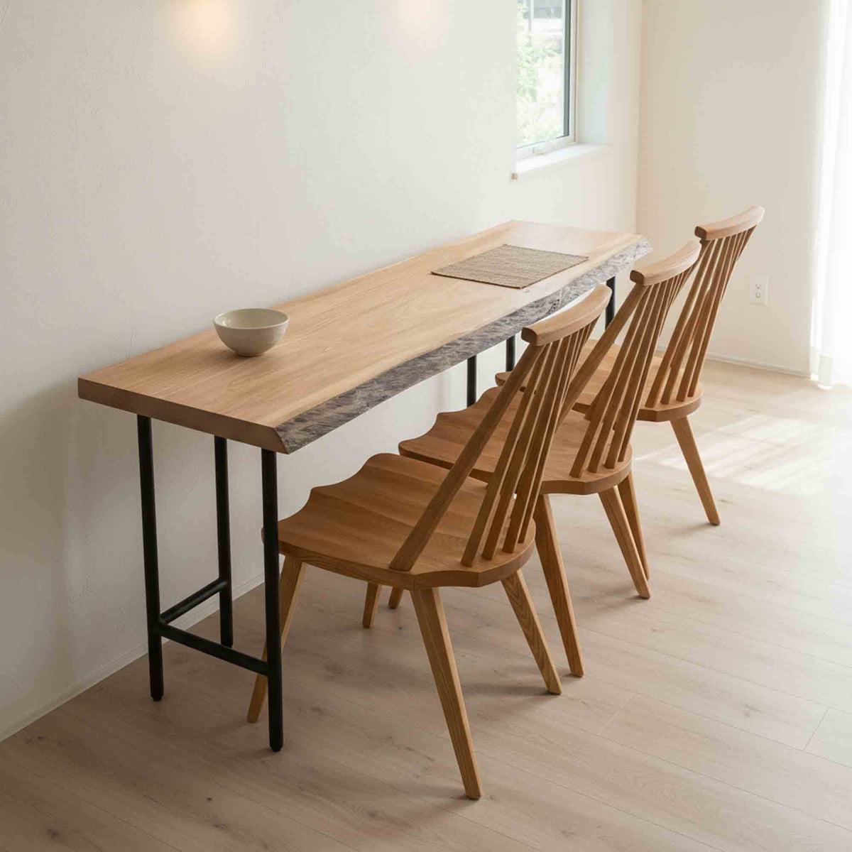 No.2110 水目桜一枚板カウンター｜空間：ナチュラル｜明るさと木目の