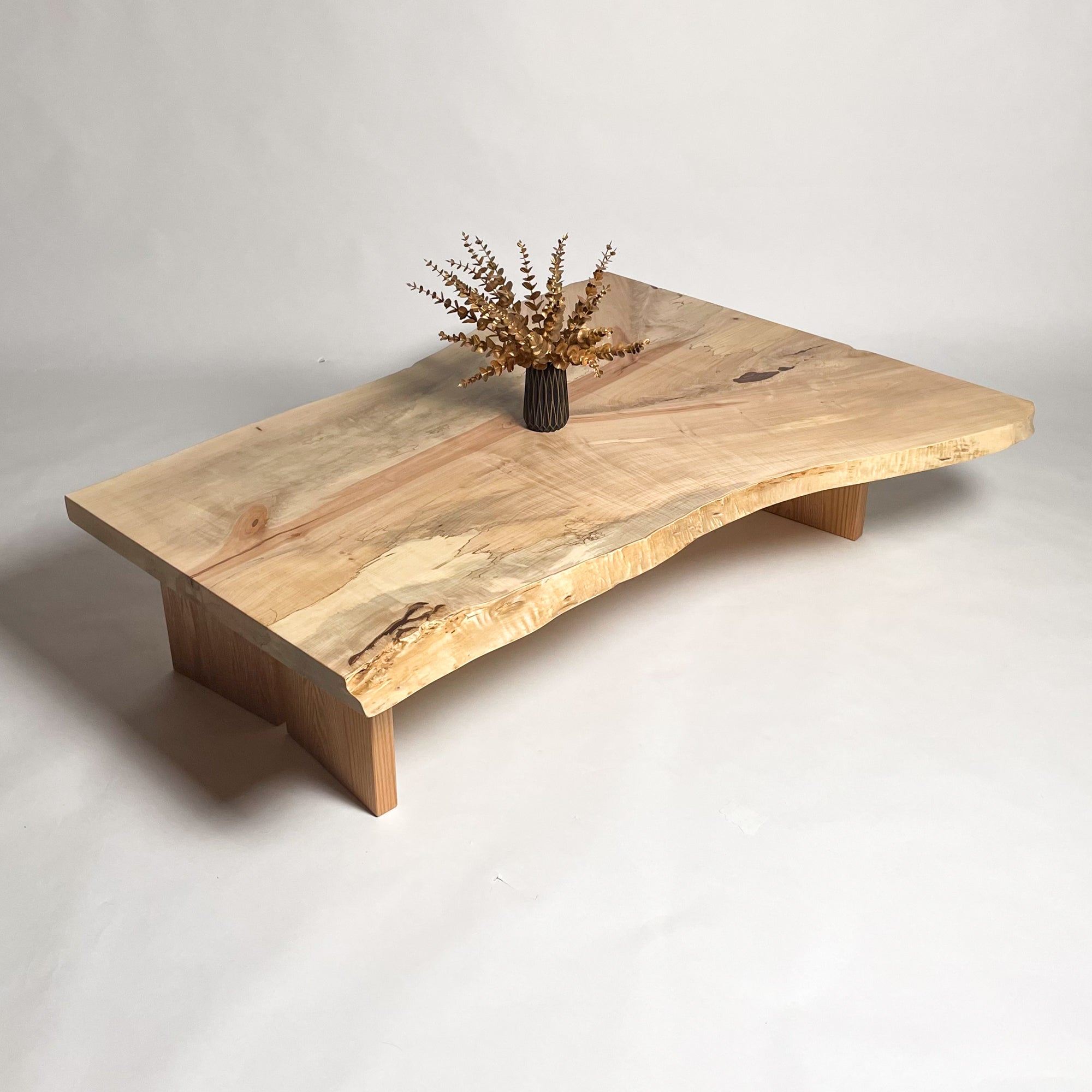 No.1878 栃一枚板 波打つ輪郭に心がほどける – 【公式】KIDO MEIMOKU