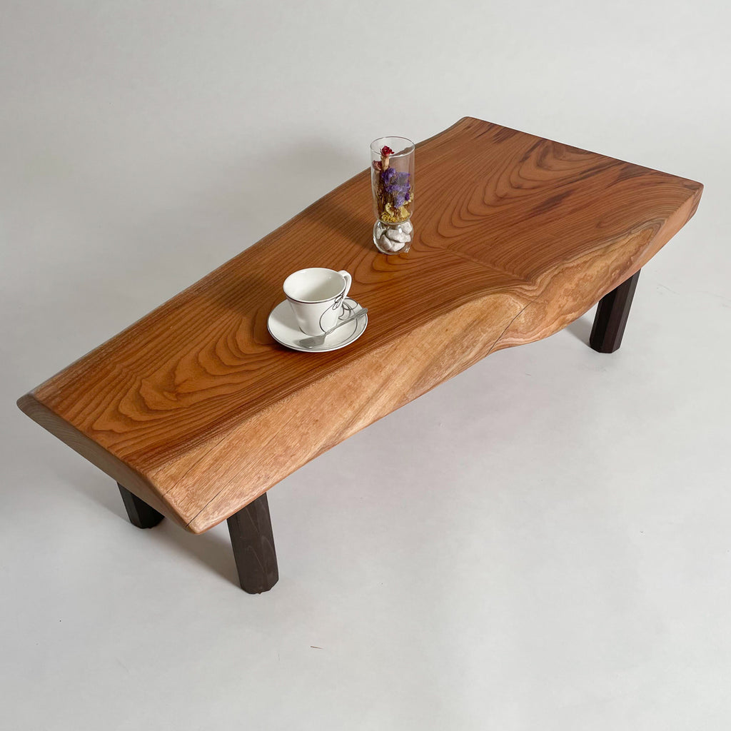 【福岡県】スタイリッシュな形をした欅のローテーブル