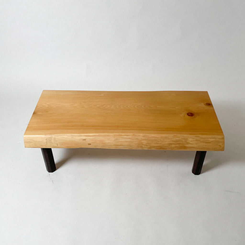【熊本県】心安らぐ色味の檜葉ローテーブル