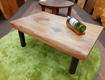 【千葉】渋く落ち着きあるニューギニアウォルナットの一枚板センターテーブル