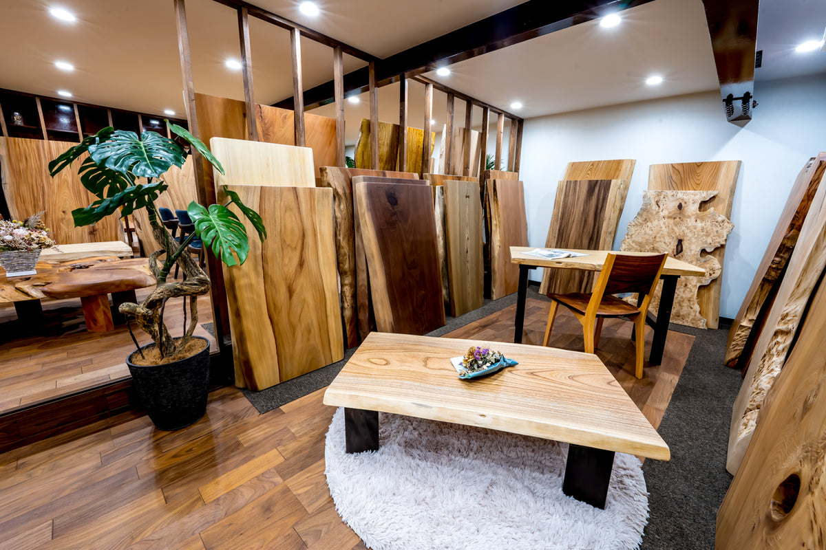 鬼童銘木の展示場