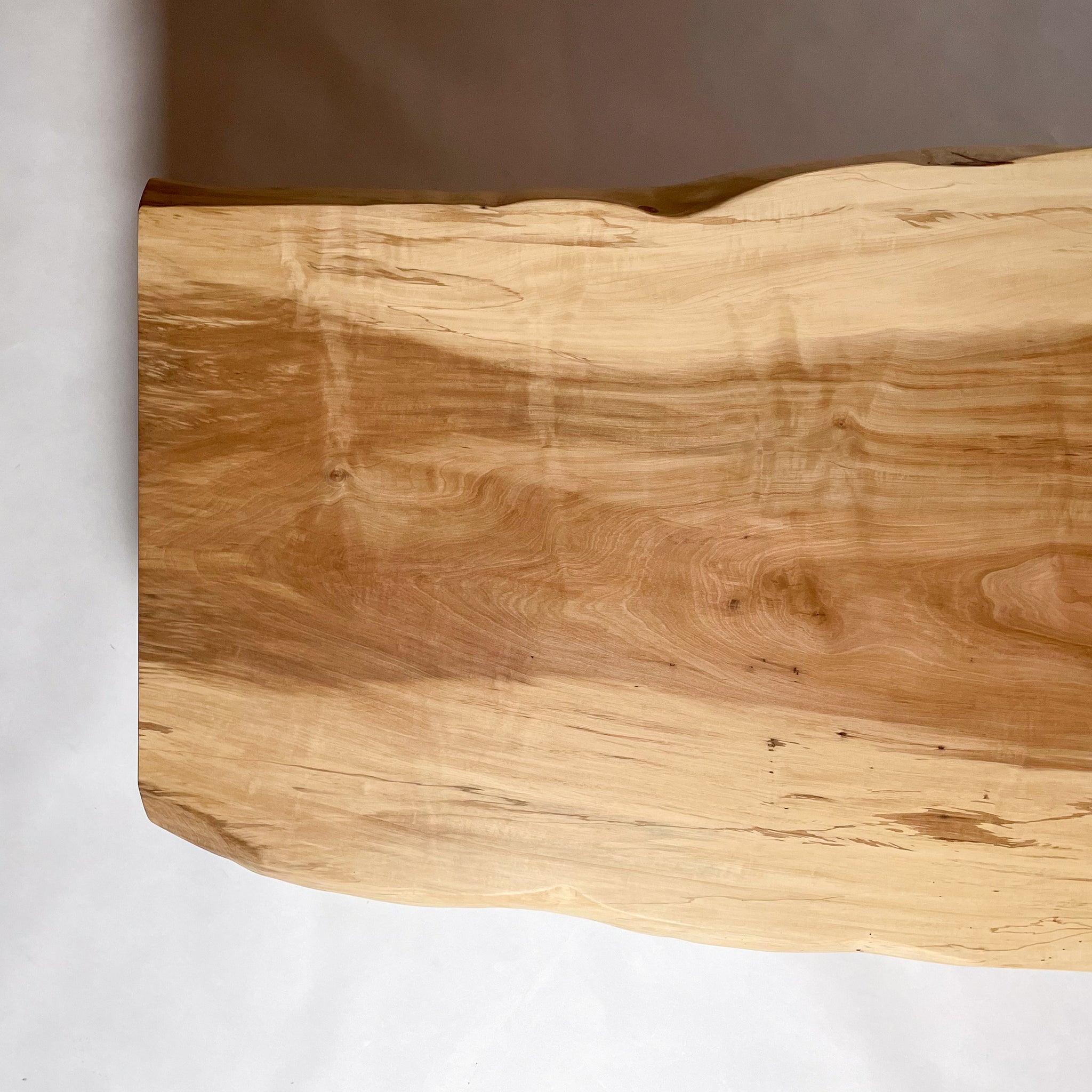 TK 　一枚板　ダイニングテーブル　とちの木　樹洞(うろ)有り　個性的 TK 一枚板 ダイニングテーブル とちの木 樹洞(うろ)有り 個性的