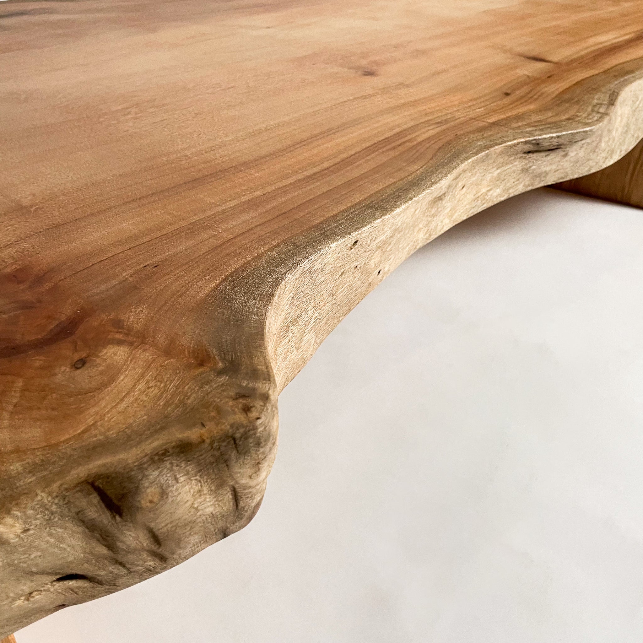 希少　山桜　一枚板 ダイニングテーブル 山桜一枚板ダイニングテーブル | 無垢一枚板「栃」テーブル【上杉木材