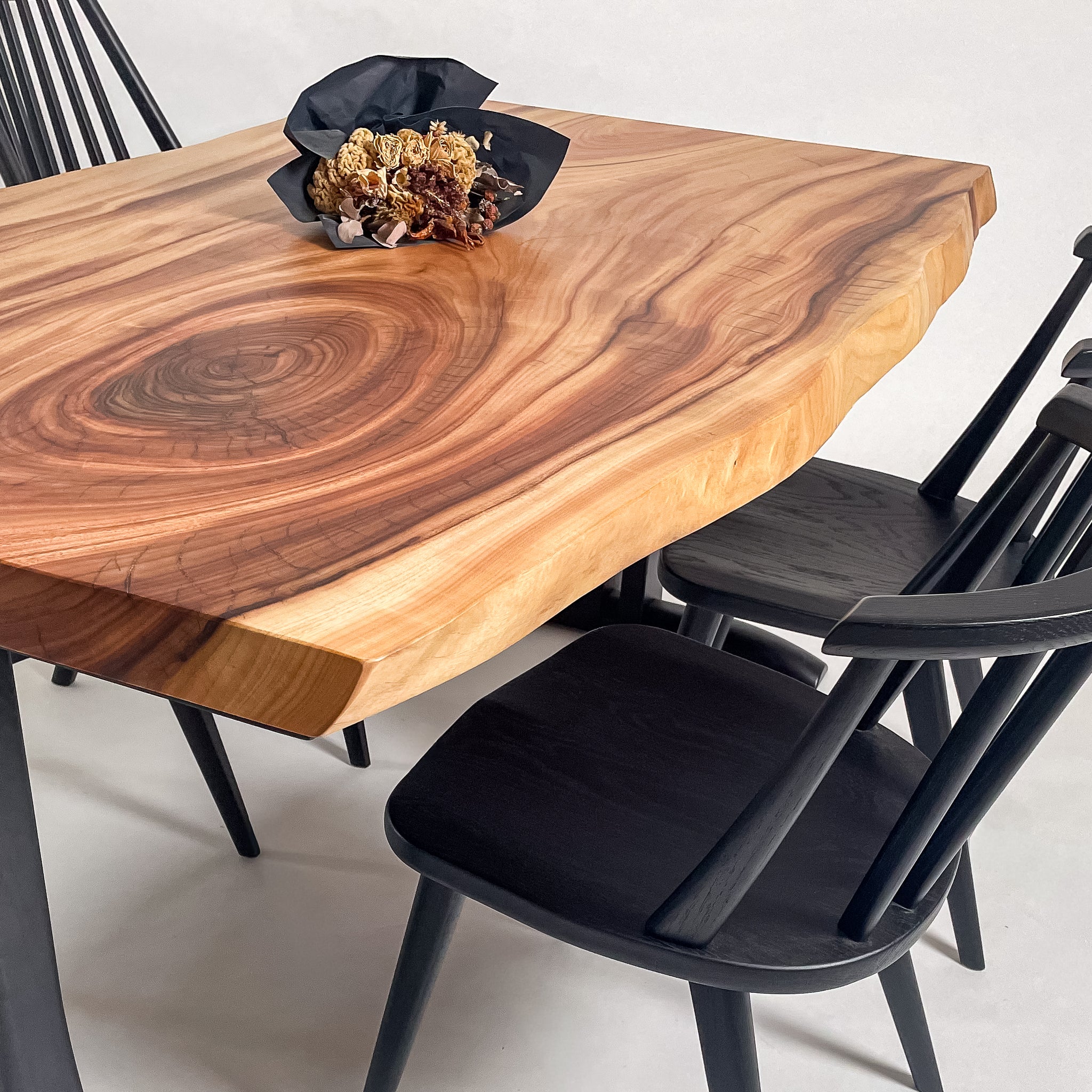 KIDOMEIMOKU 楠一枚板ダイニングテーブル｜150cm(4人掛け) – 【公式