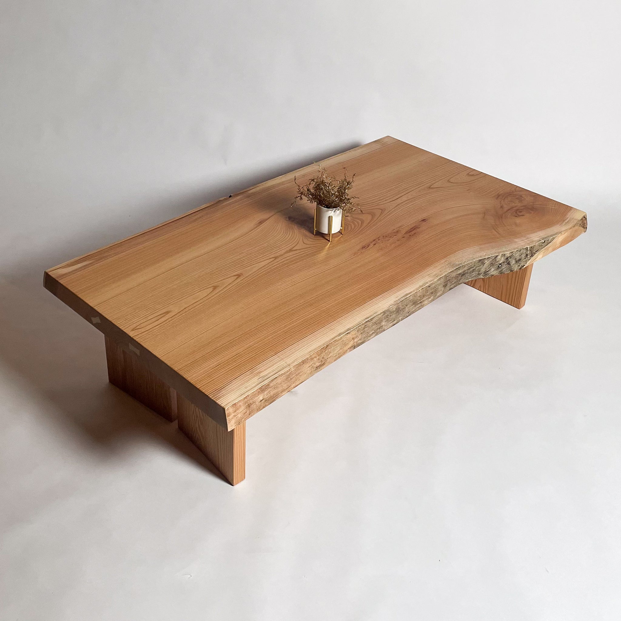 公式】KIDO MEIMOKU（鬼童銘木）｜一枚板テーブル・ソファ専門店