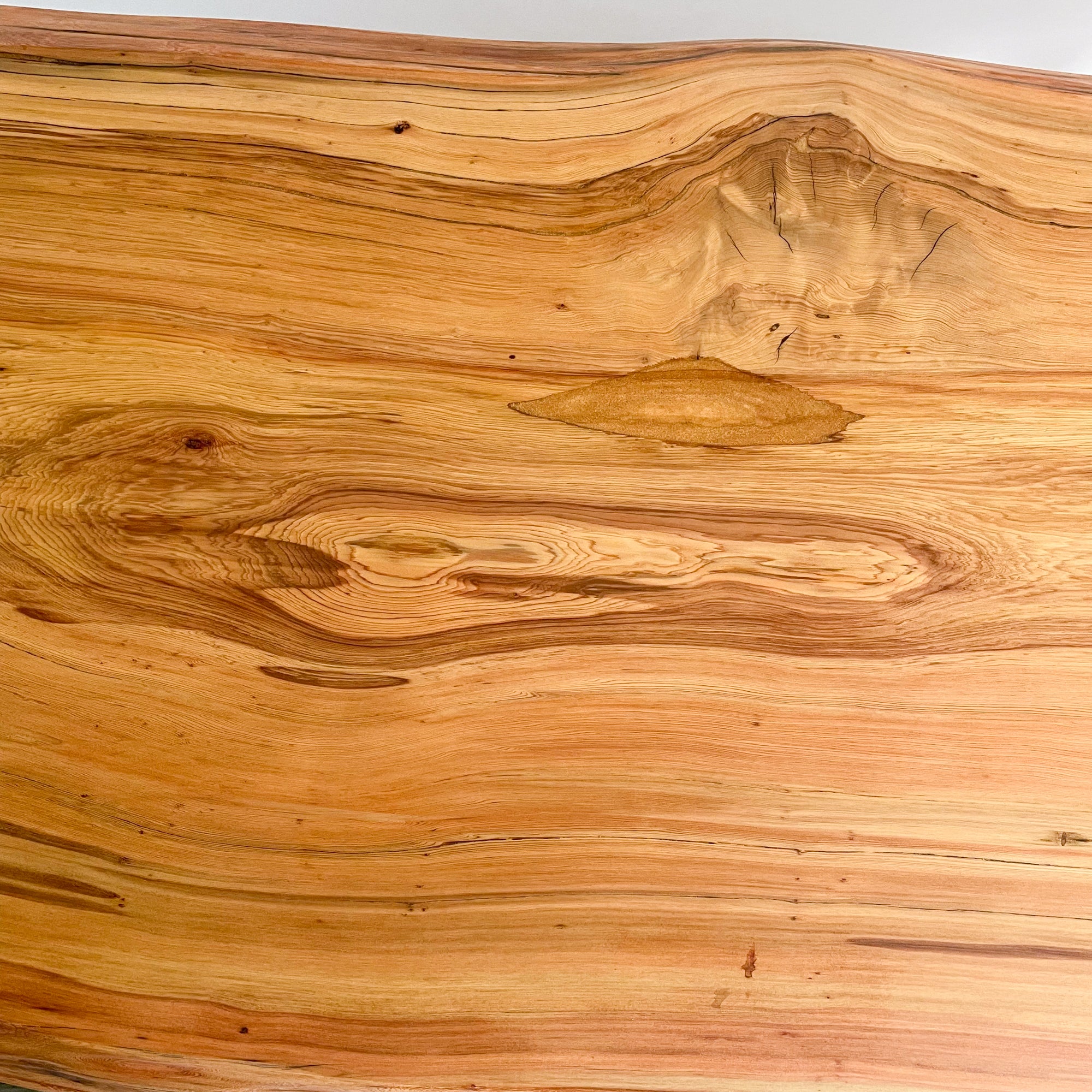 天然木（屋久杉かも）一枚板のテーブル　約152cm x 99cm 屋久杉一枚板ダイニングテーブル樹齢1000年超在庫1点｜鬼童銘木