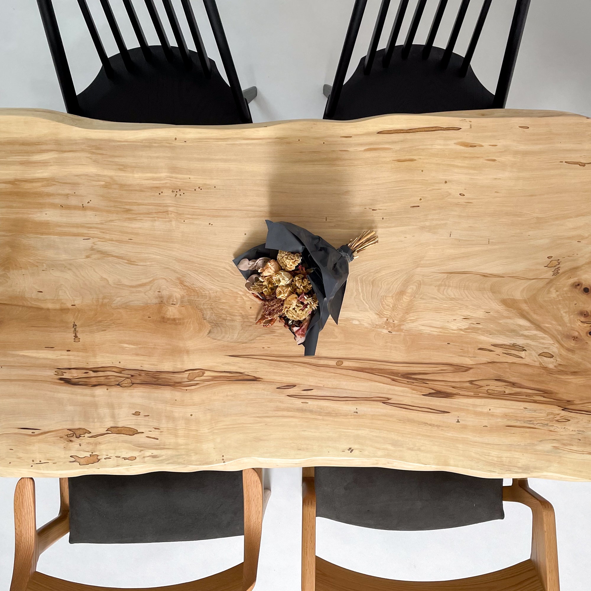 白栃　一枚板　ダイニングテーブル　約150センチ 無垢一枚板作品紹介】栃一枚板ダイニングテーブル | 近藤工芸BLOG