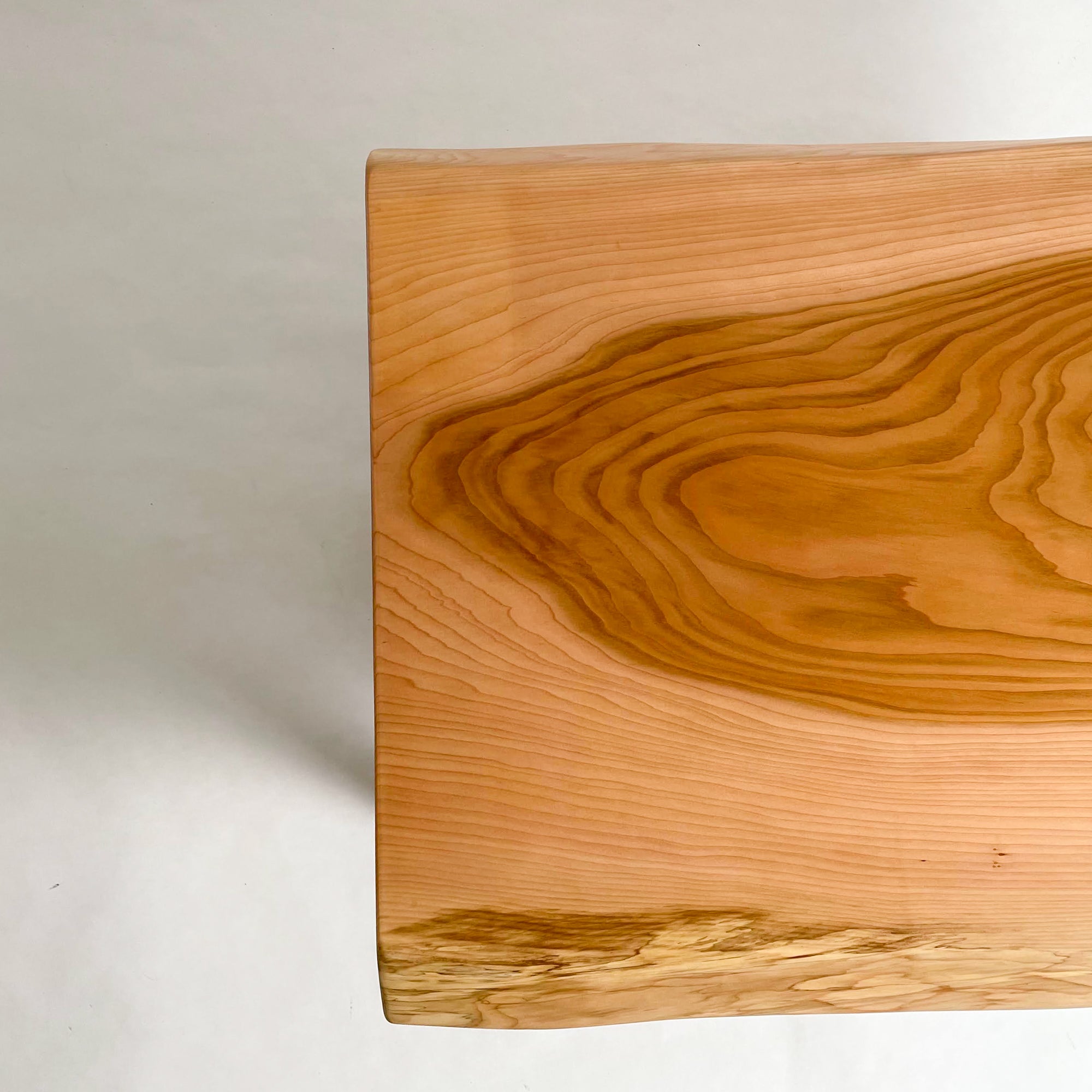 鬼童銘木】No.1207 一枚板桂（かつら）ローテーブル｜2人掛け – 【公式