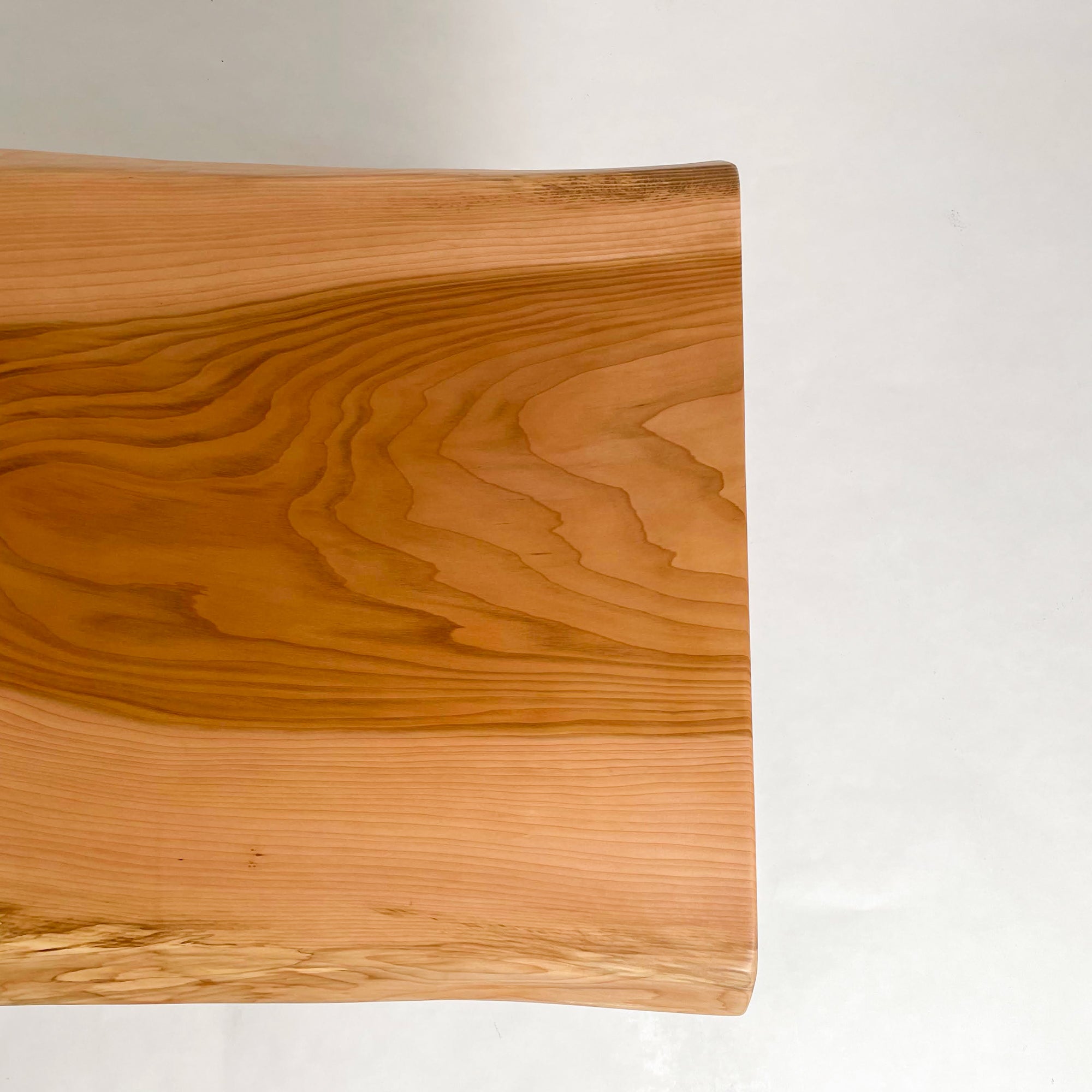 鬼童銘木】No.1207 一枚板桂（かつら）ローテーブル｜2人掛け – KIDO