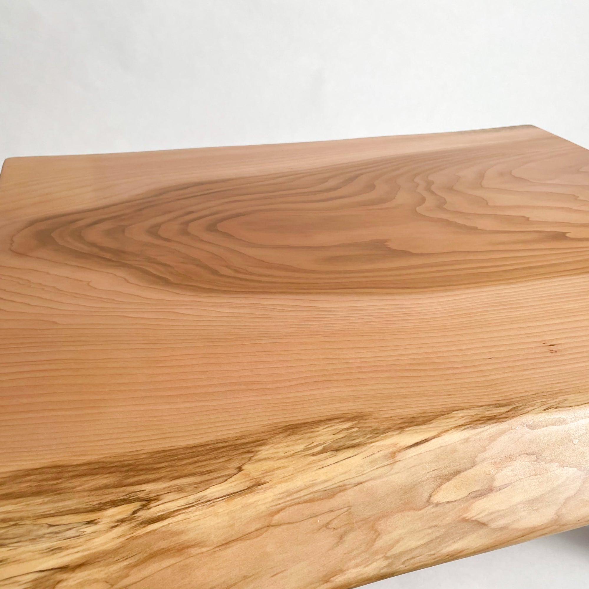 鬼童銘木】No.1207 一枚板桂（かつら）ローテーブル｜2人掛け – KIDO