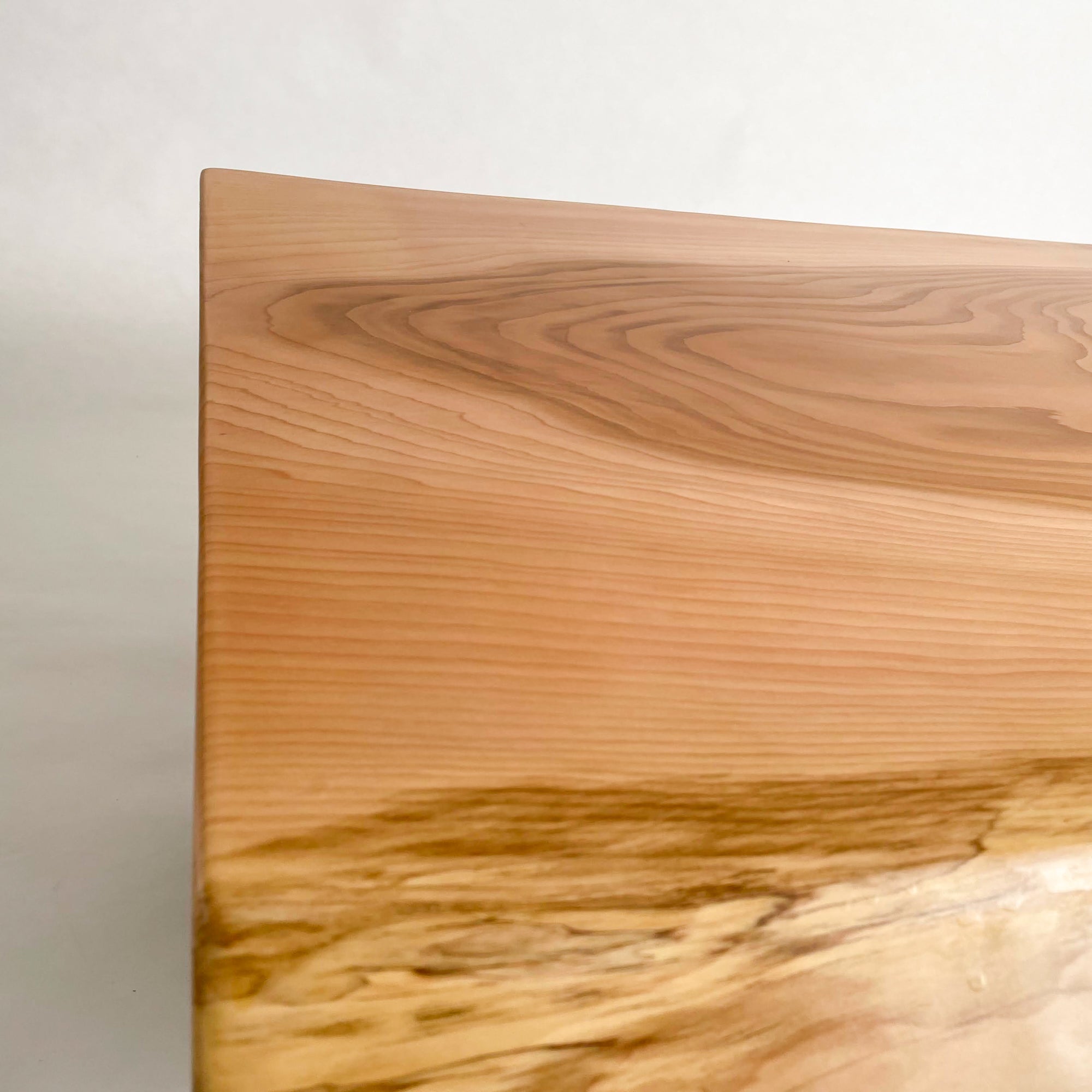 鬼童銘木】No.1207 一枚板桂（かつら）ローテーブル｜2人掛け