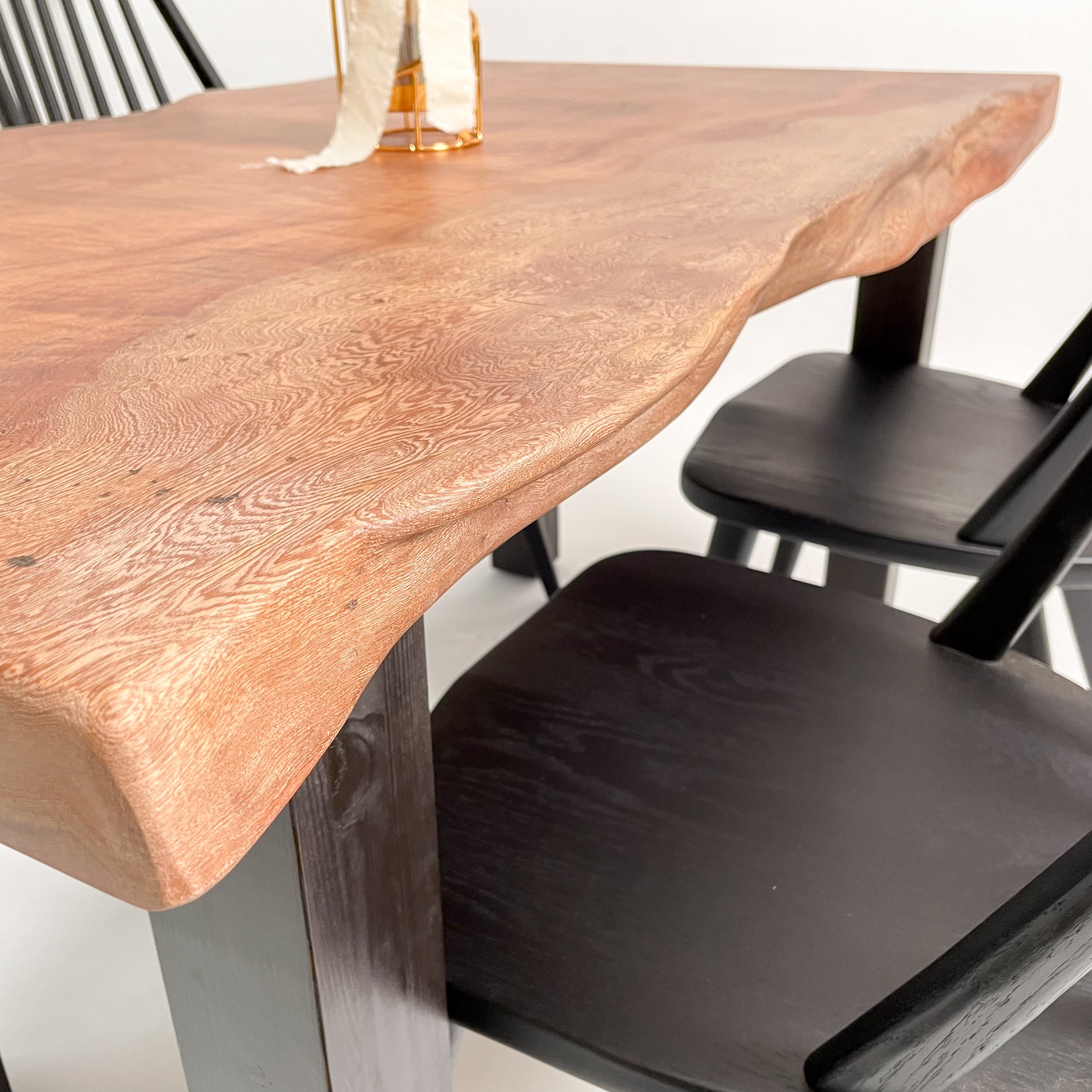 KIDOMEIMOKU サペリ一枚板ダイニングテーブル｜130cm(4人掛け