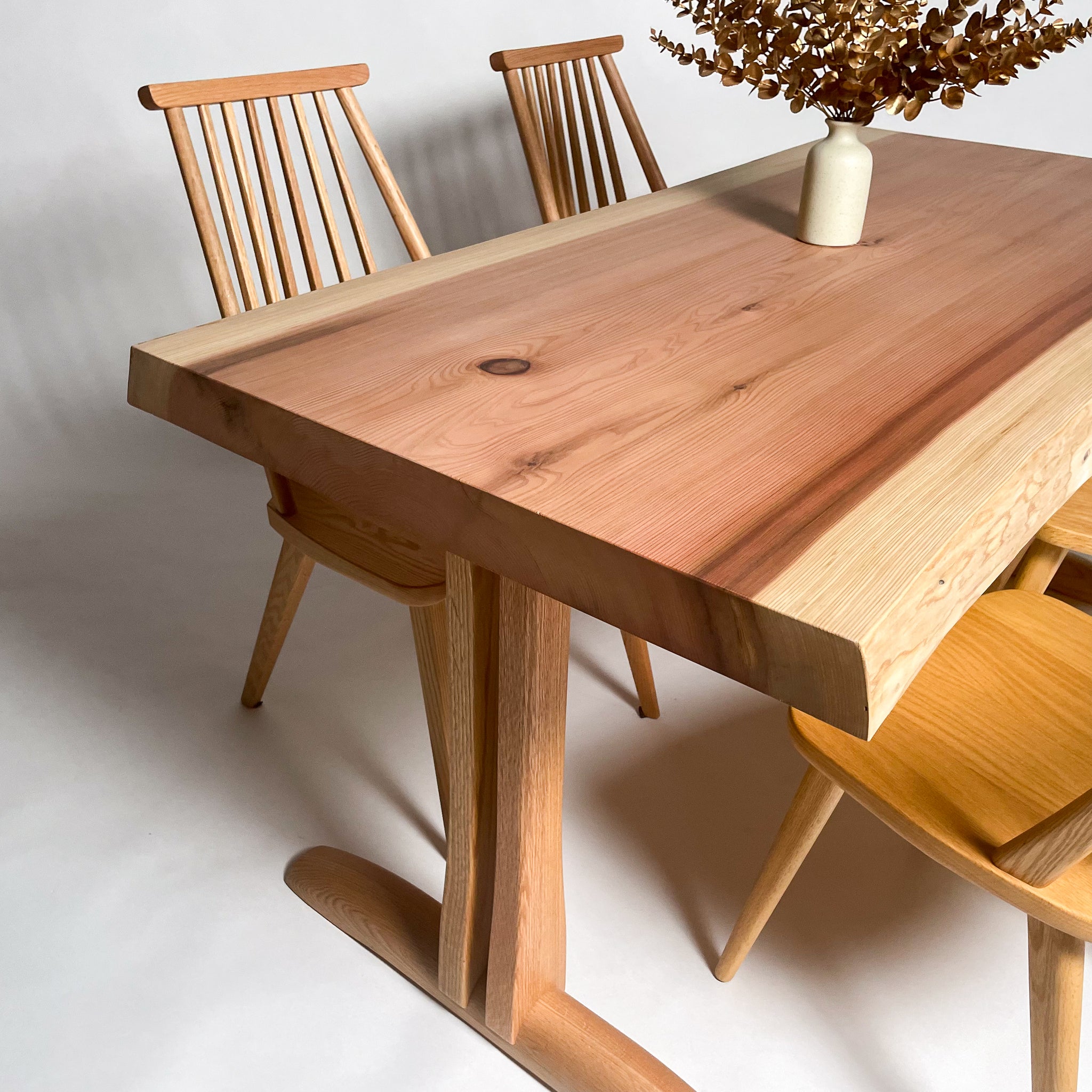 KIDOMEIMOKU 吉野杉一枚板ダイニングテーブル & OSOROISU｜160cm(5人