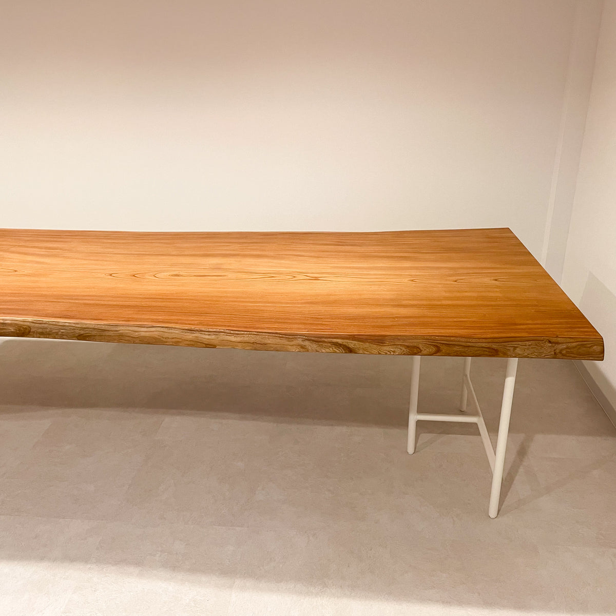 KIDOMEIMOKU 欅一枚板ダイニングテーブル｜280cm(8人掛け) – 鬼童銘木