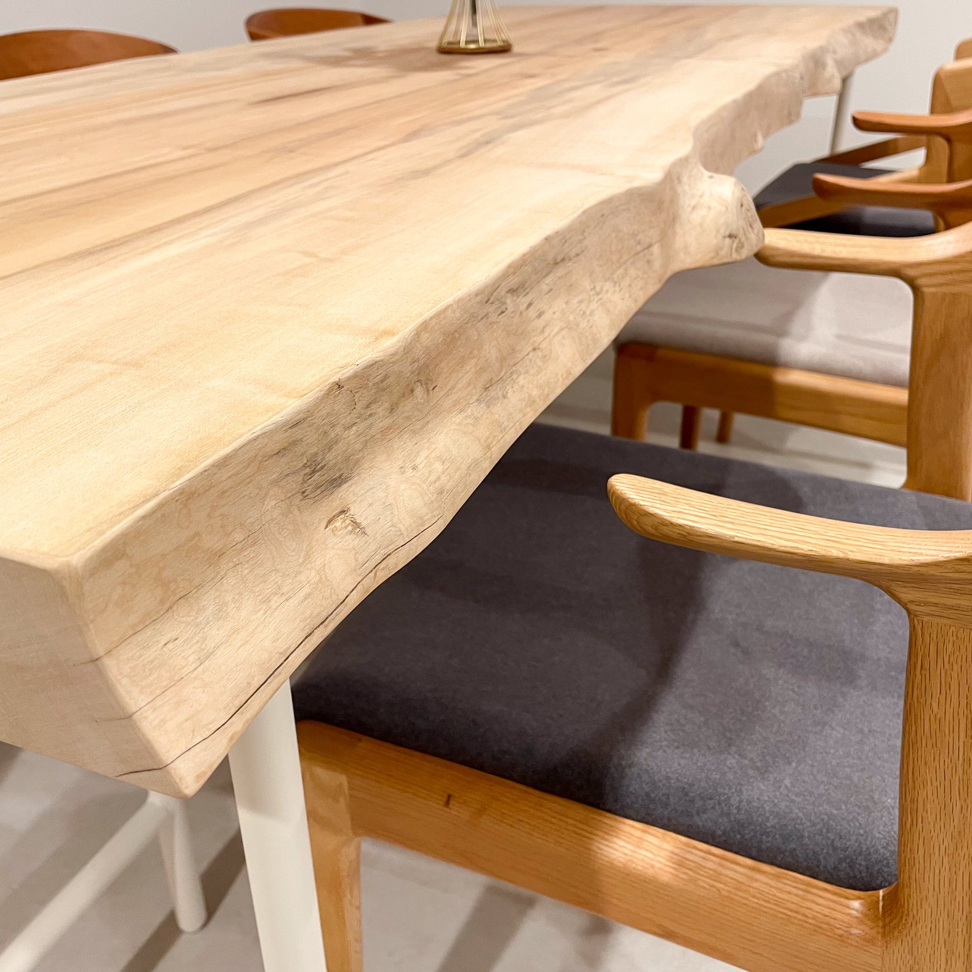 KIDOMEIMOKU 楓一枚板ダイニングテーブル｜230cm(8人掛け) – 【公式