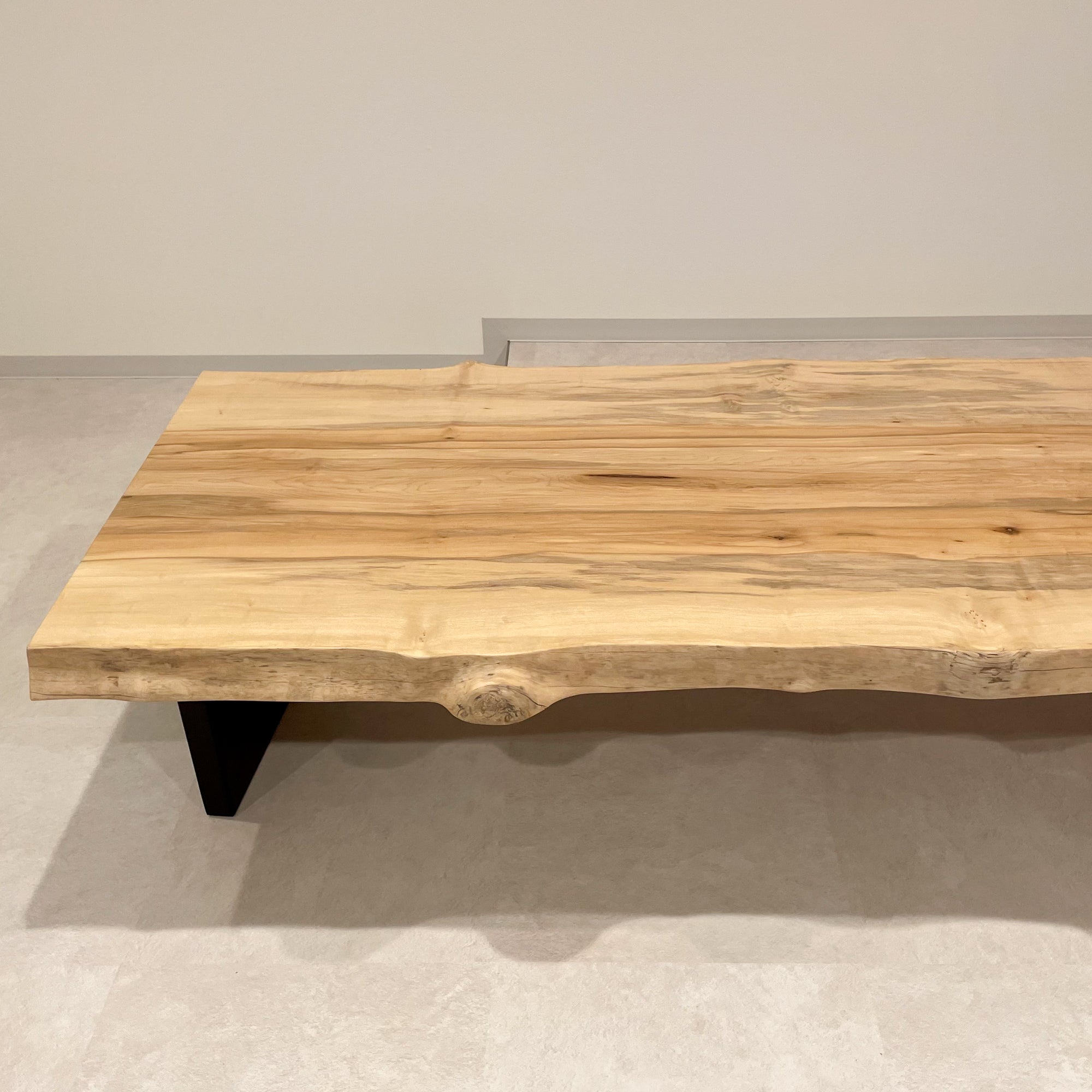 楓 一枚板 センターテーブル KIDOMEIMOKU 楓一枚板リビングテーブル|230cm(8人掛け) – KIDO