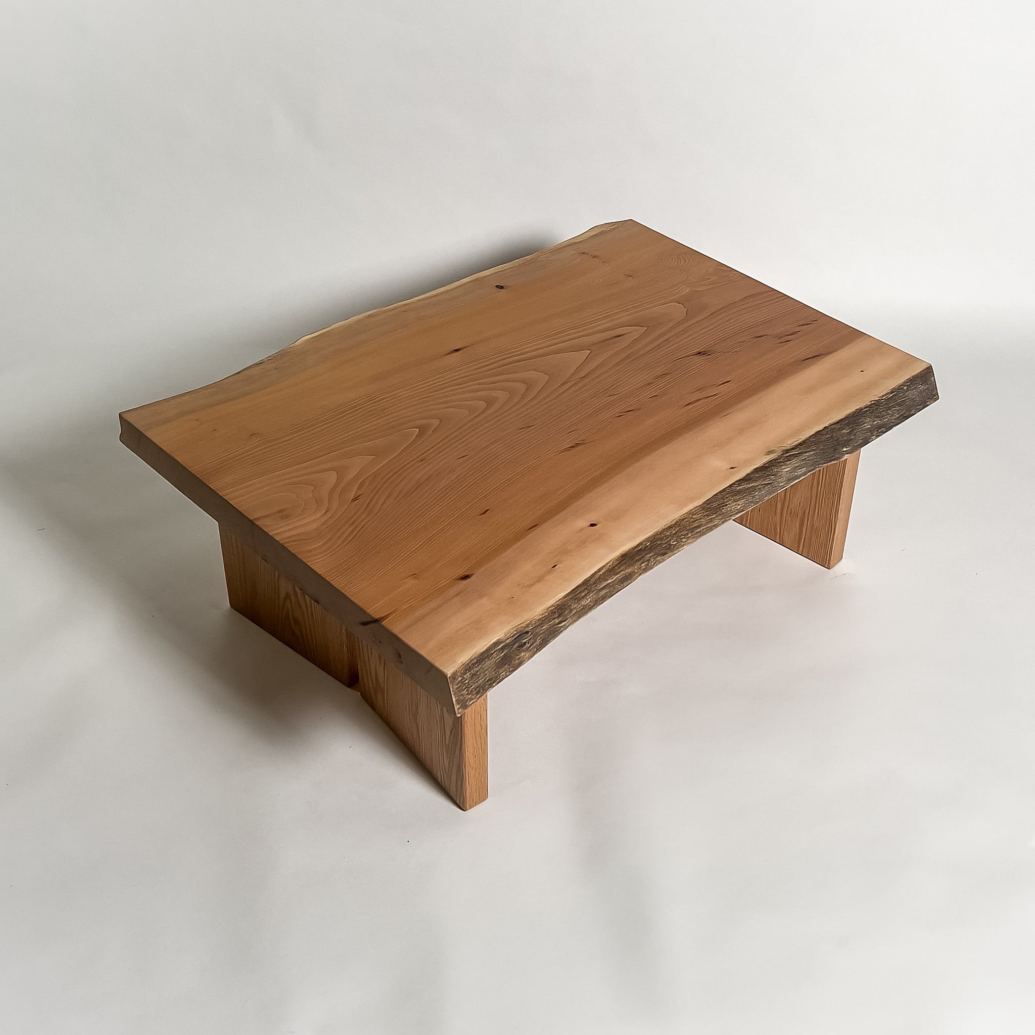 瘤木 一枚板 ローテーブル アンティーク 和製アンティーク 九州地方 飫肥杉(おびすぎ)一枚板 自然な木の