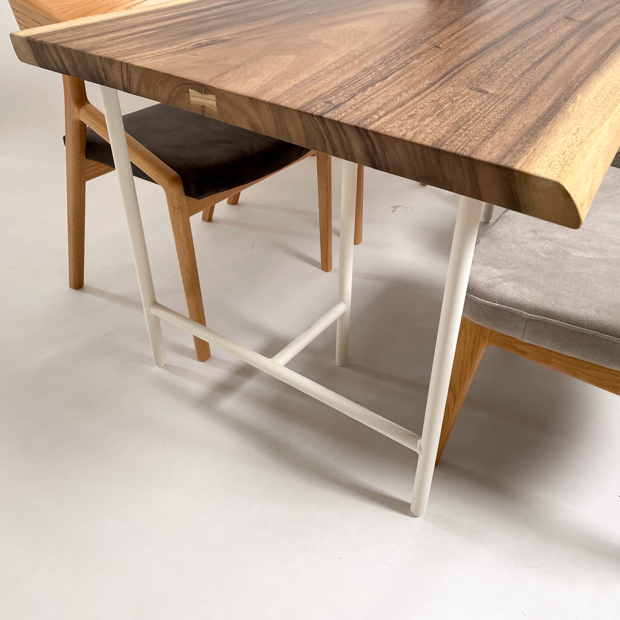 KIDOMEIMOKU モンキーポッド一枚板ダイニングテーブル｜150cm(4人掛け