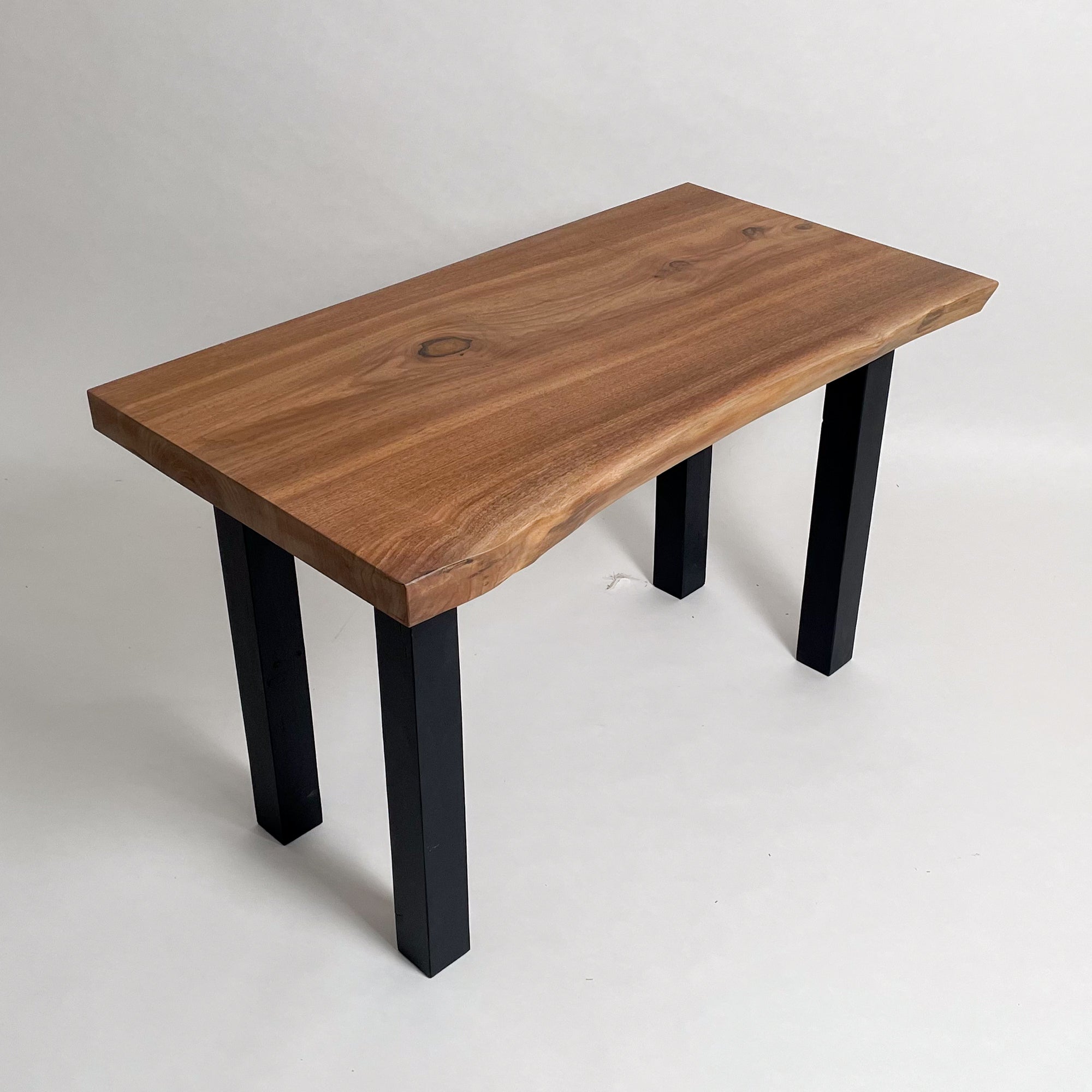 ZUODUI 綺懐（キカイ）ウォールナットテーブル（真鍮ポール付き） ZUODUI 綺懐（キカイ）ウォールナットテーブル（真鍮ポール付き）