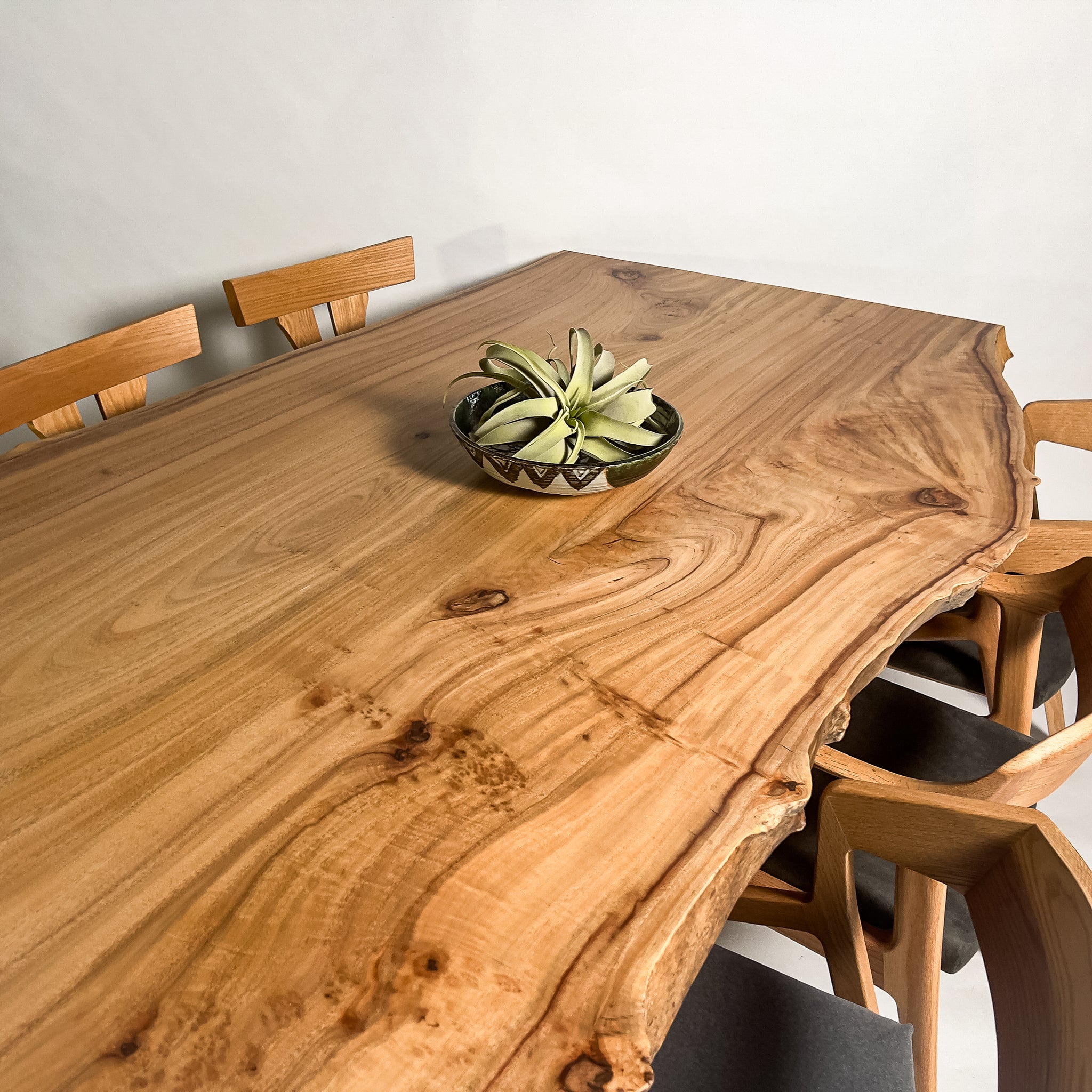 KIDOMEIMOKU 楠一枚板ダイニングテーブル｜206cm(6人掛け) – KIDO