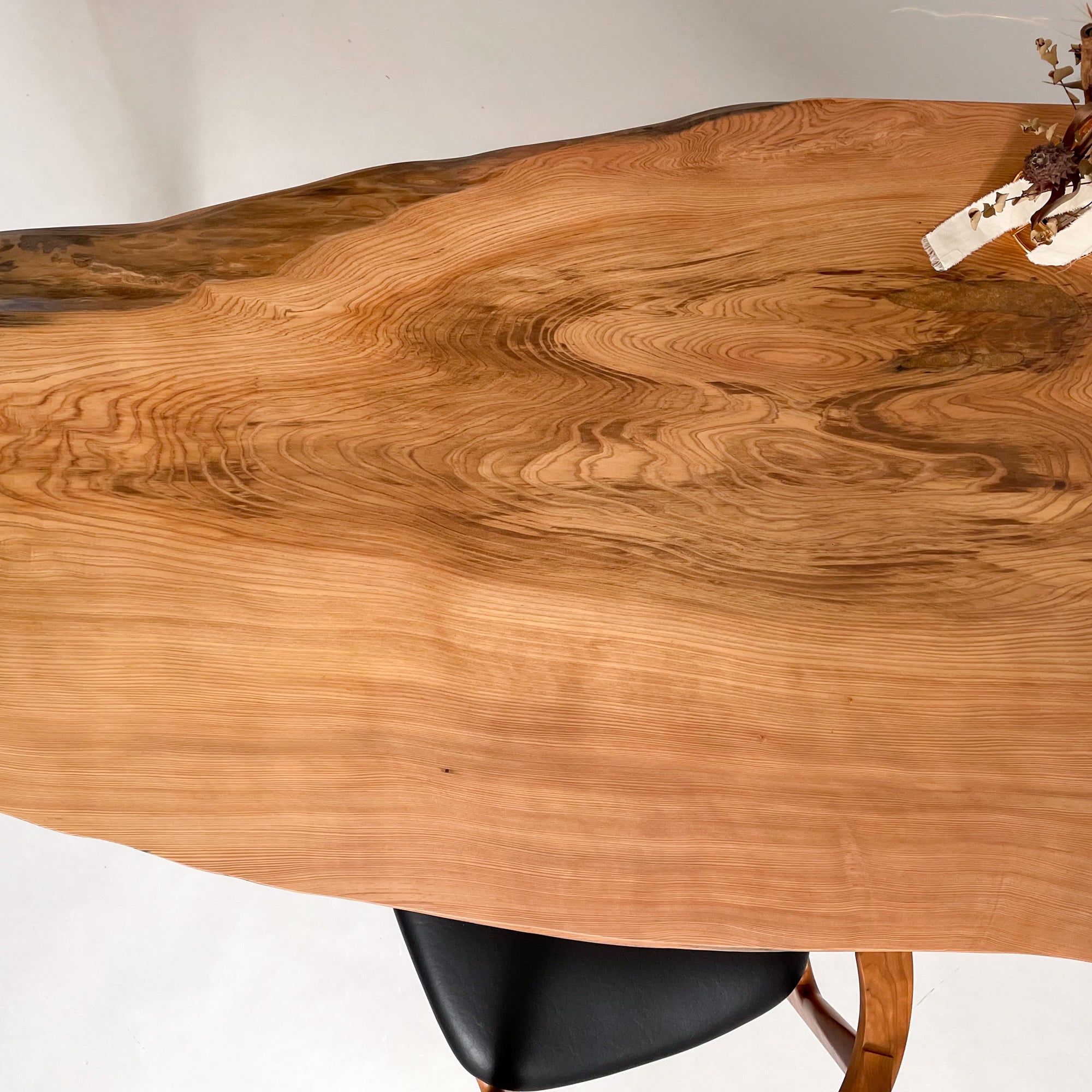 一枚テーブルです。 公式】KIDO MEIMOKU（鬼童銘木）｜一枚板テーブル専門店 – KIDO