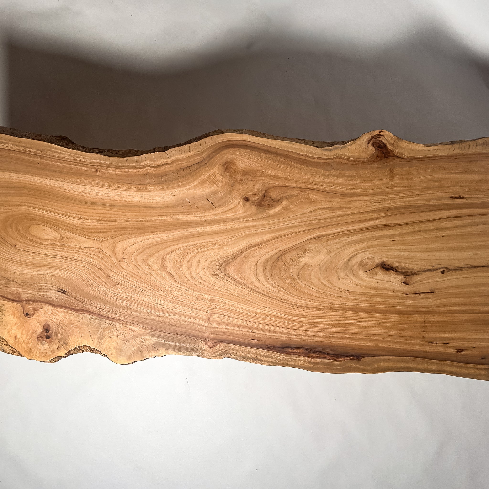 KIDOMEIMOKU 楠一枚板ダイニングテーブル｜200cm(6人掛け) – 鬼童銘木
