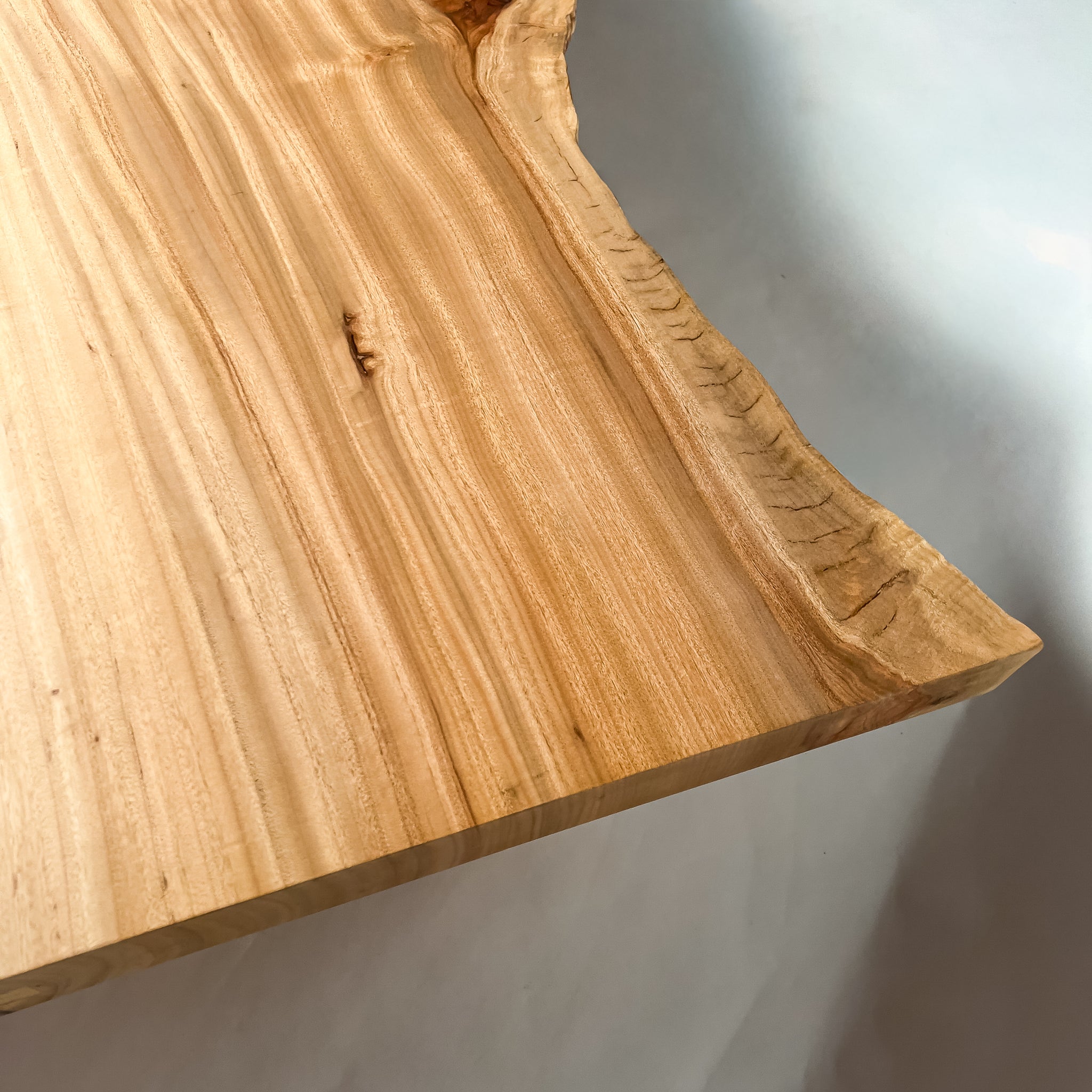 KIDOMEIMOKU 楠一枚板ダイニングテーブル｜200cm(6人掛け) – 鬼童銘木