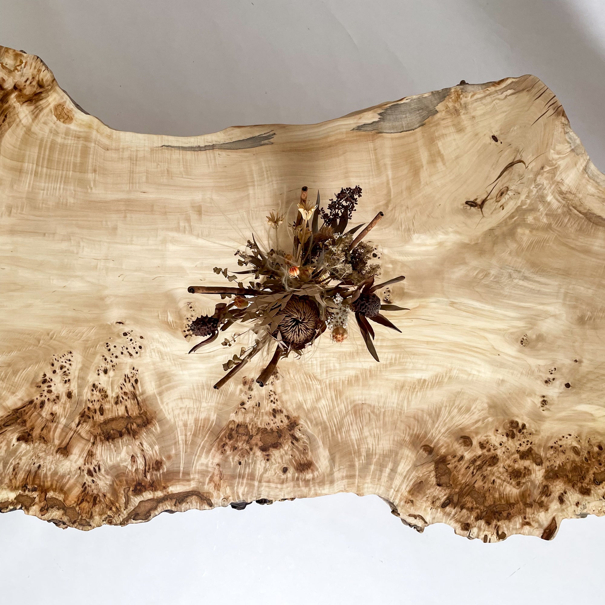 重厚な一枚板の華台！ 重厚な一枚板の華台！ 重厚な一枚板の華台！