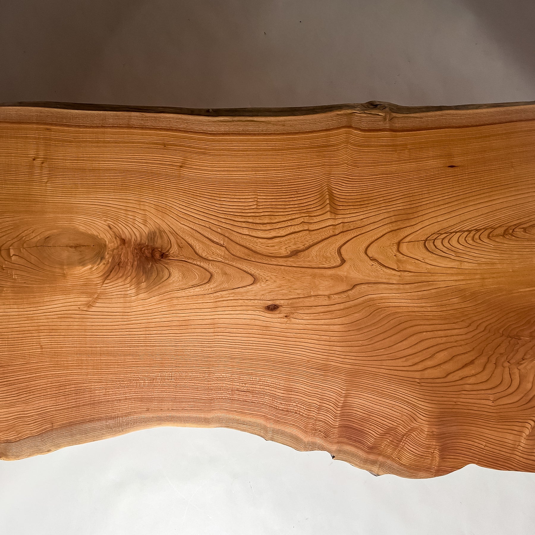 乾燥工程と職人加工の写真