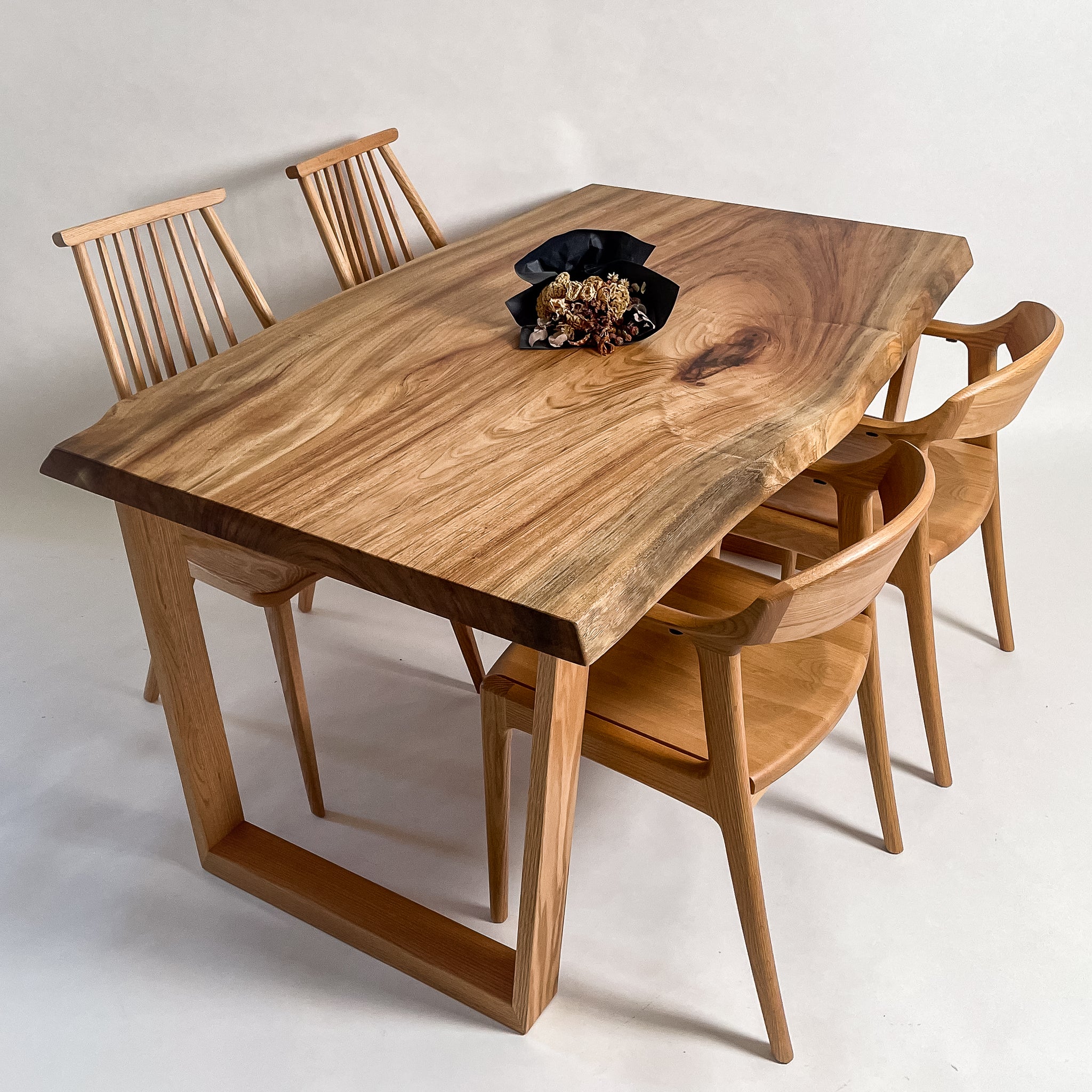 一枚板テーブル　楠　拭き漆塗装 楠(くす)一枚板テーブル｜【公式】KIDO MEIMOKU（鬼童銘木