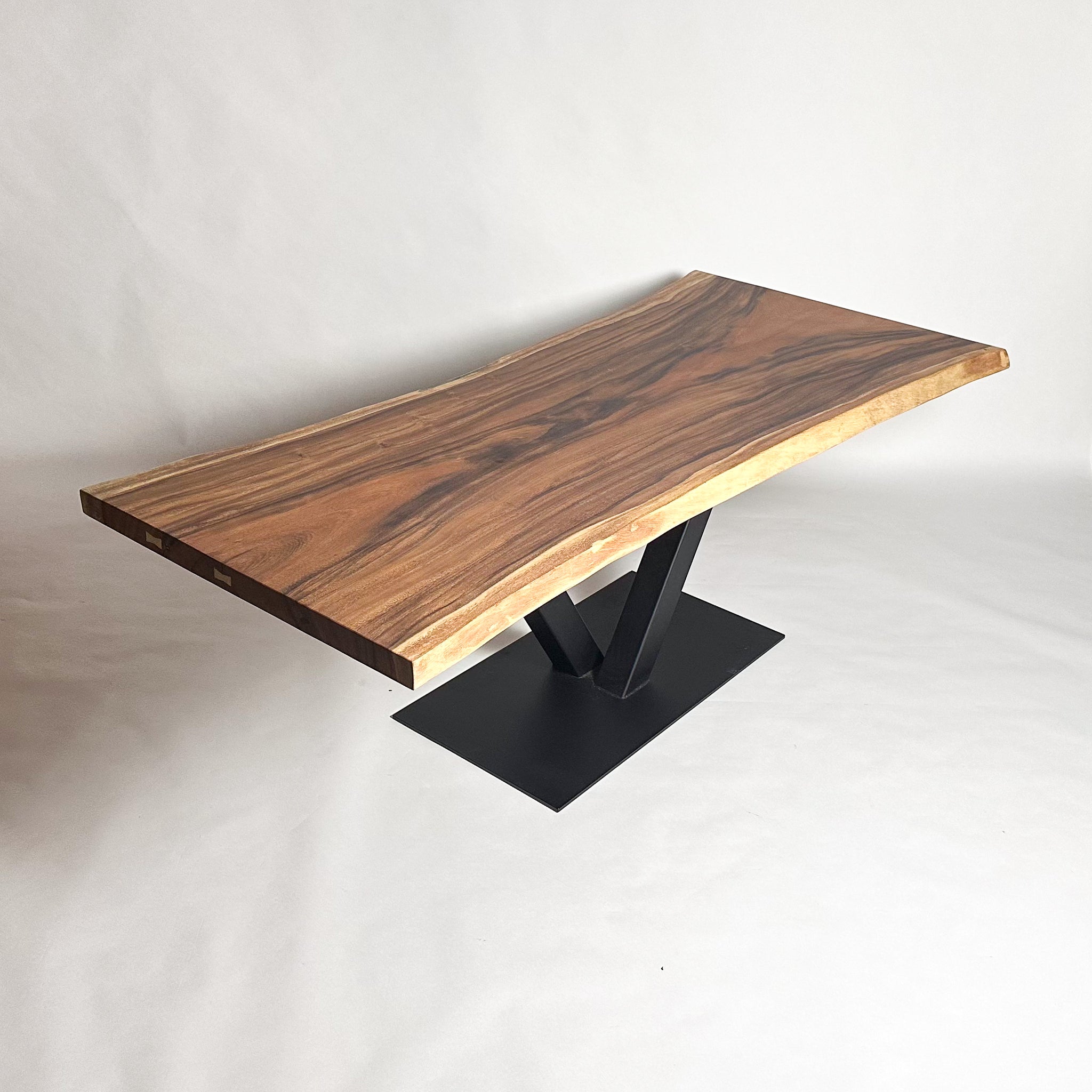 カウンターテーブル　モンキーポット モンキーポッド一枚板のカウンターテーブル｜神戸市邸