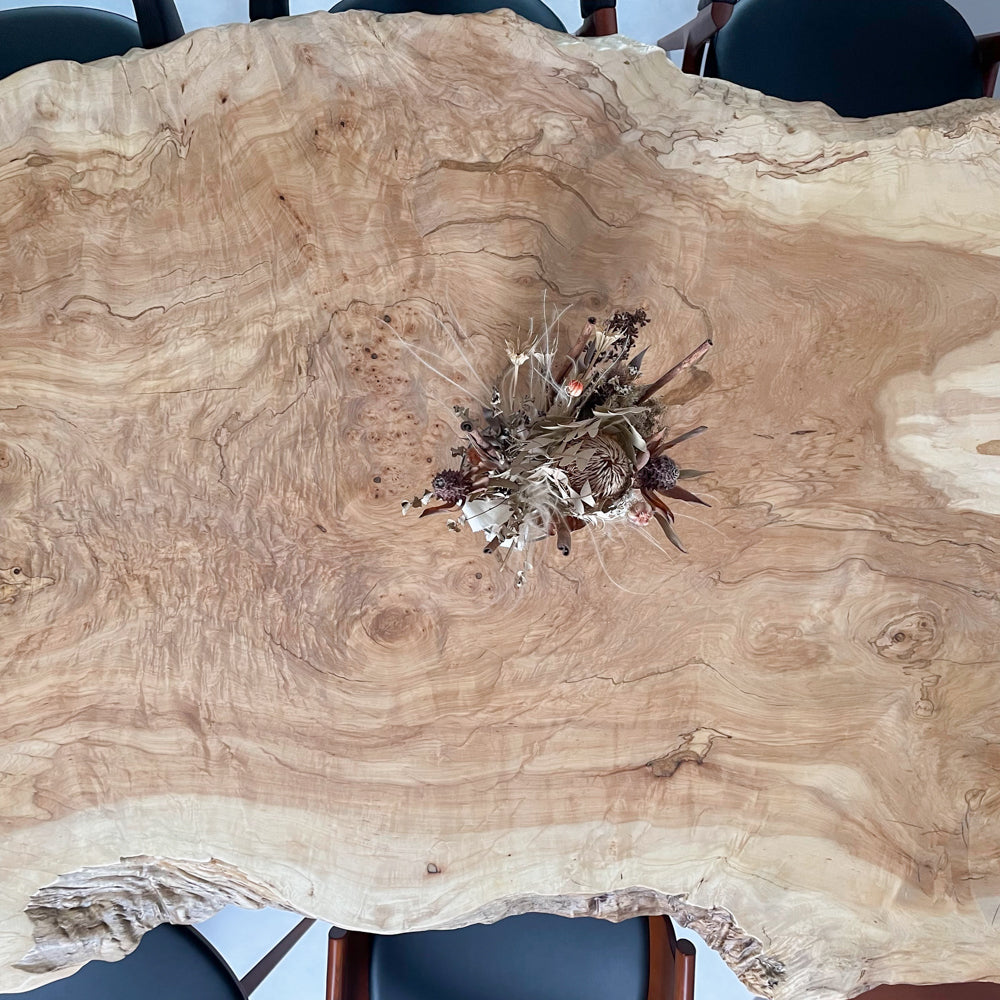 KIDOMEIMOKU 栃一枚板ダイニングテーブル｜224cm(6人掛け) – 【公式