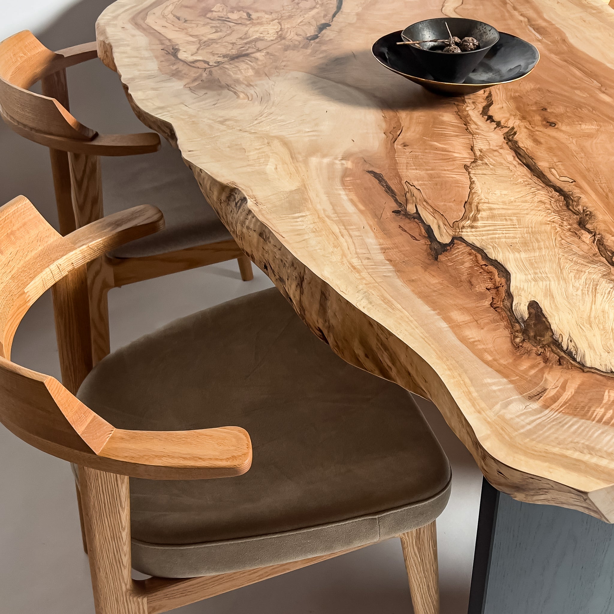 No.2072　栃（とち）/一枚板ダイニングテーブル