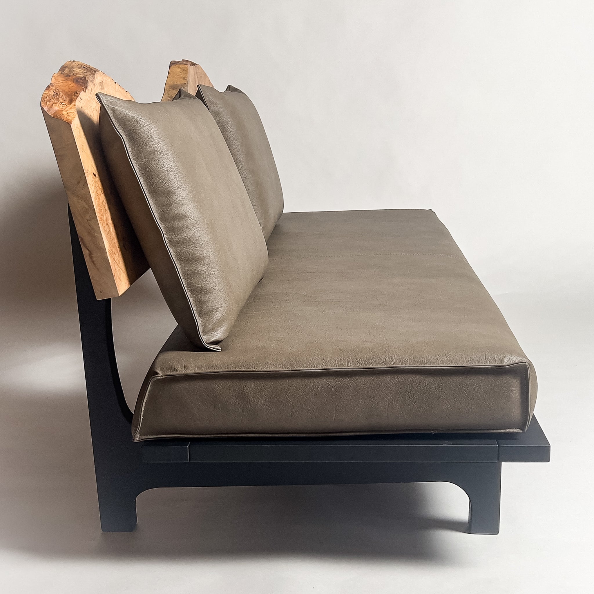 楠 無垢材 一枚板ソファ 3人掛け 真横 クッションあり