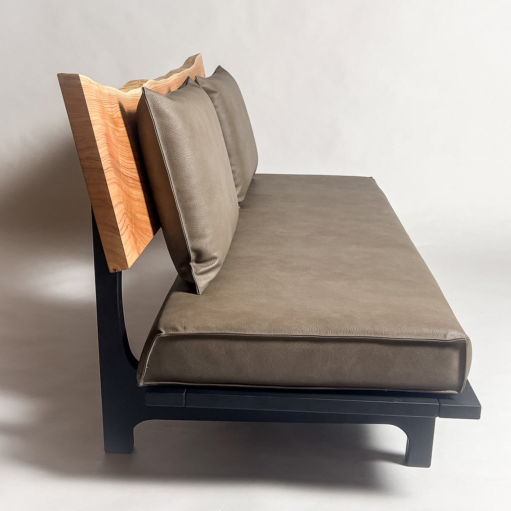 センダン 高級 一枚板ソファ 3人掛け 真横 クッションあり