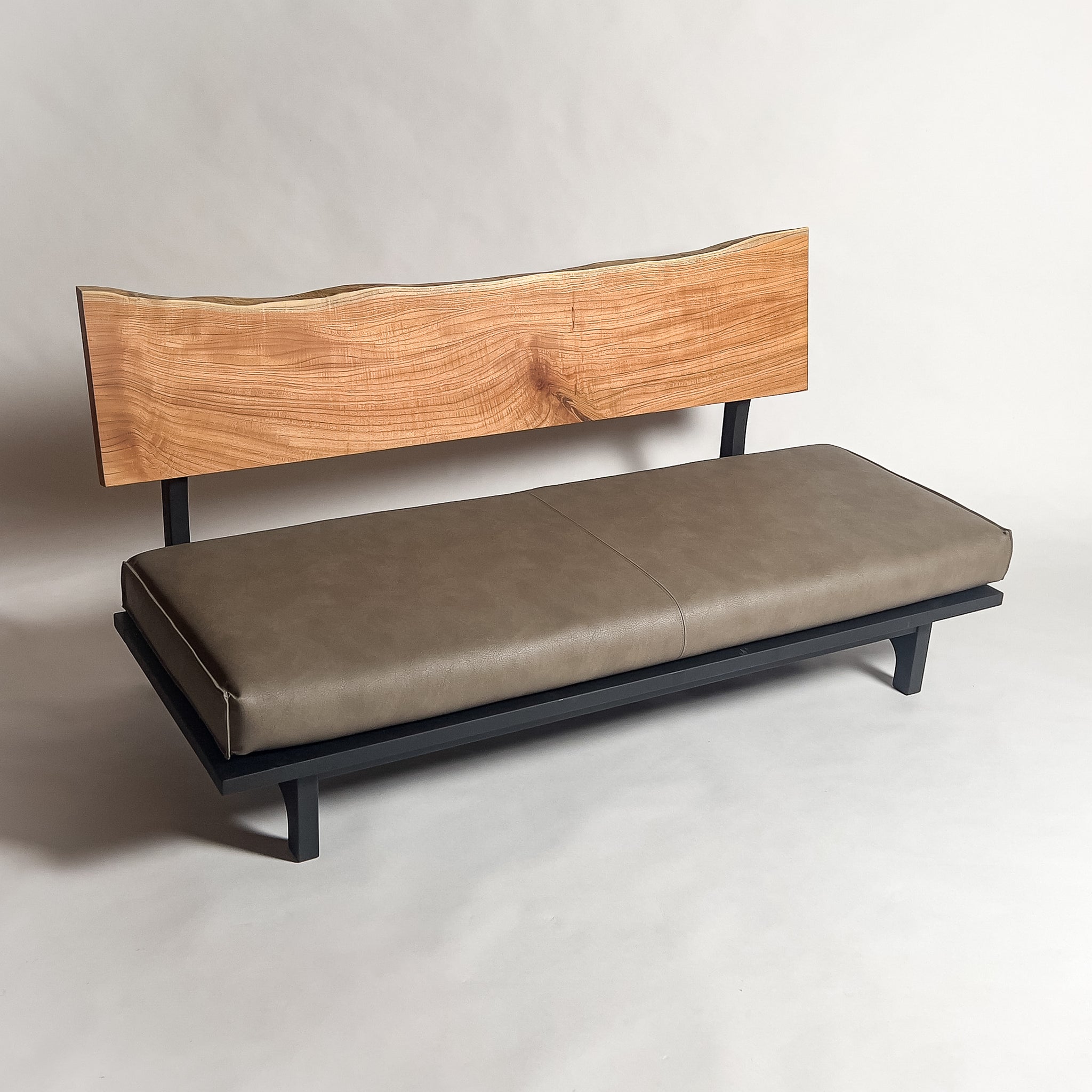 センダン 高級 一枚板ソファ 3人掛け 斜め クッションなし