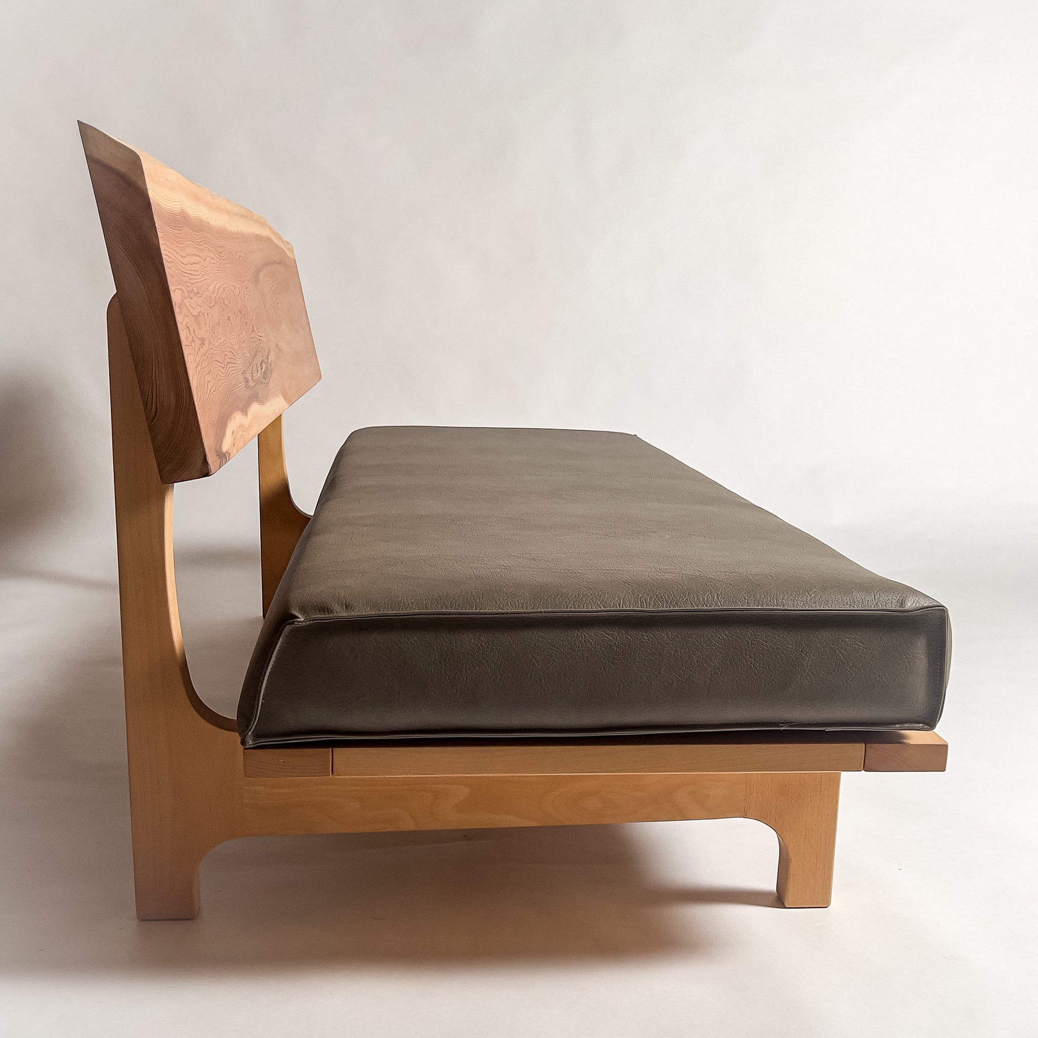 吉野杉 高級 一枚板ソファ 3人掛け 真横 クッションなし