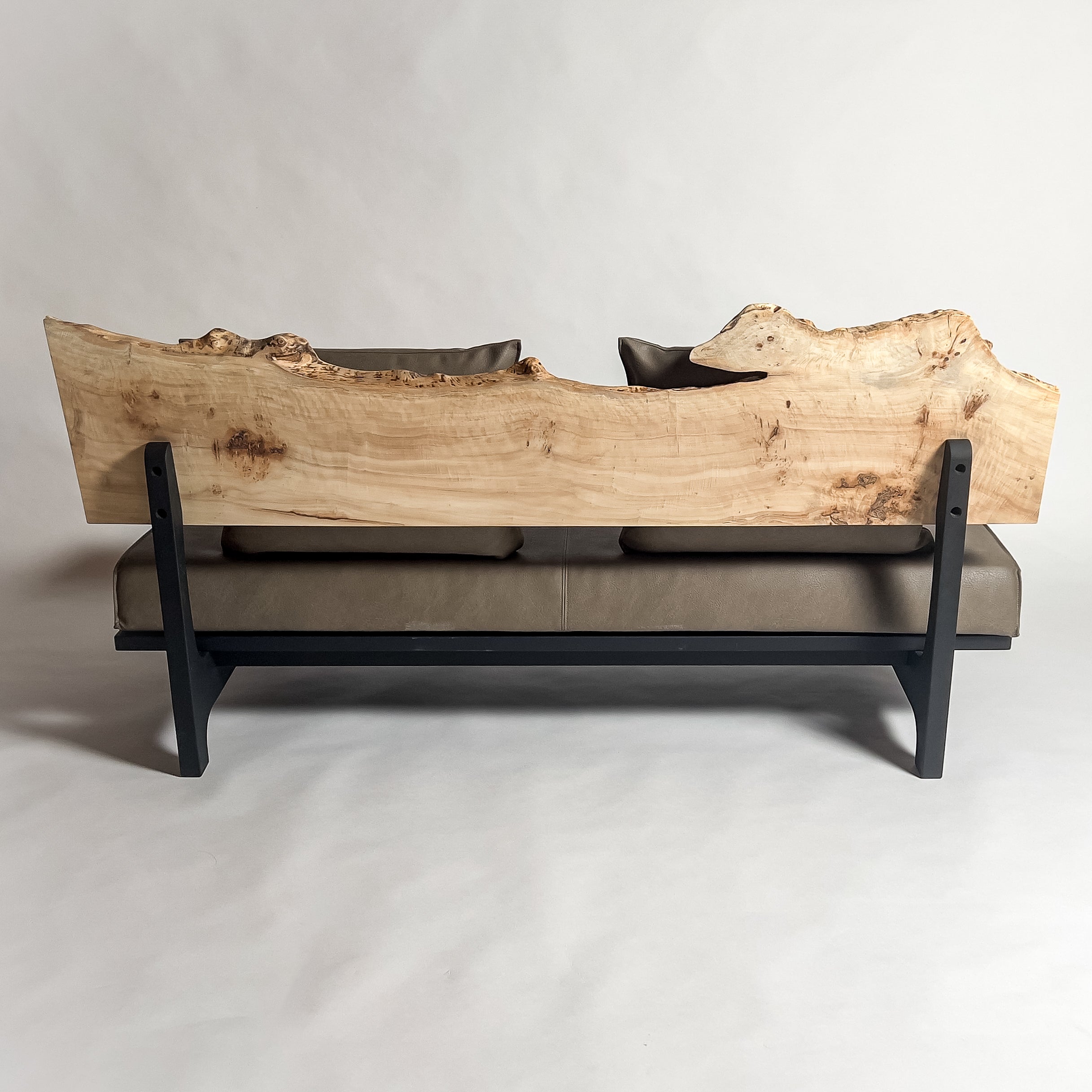 ポプラ 高級 一枚板ソファ 3人掛け 背面 クッションあり