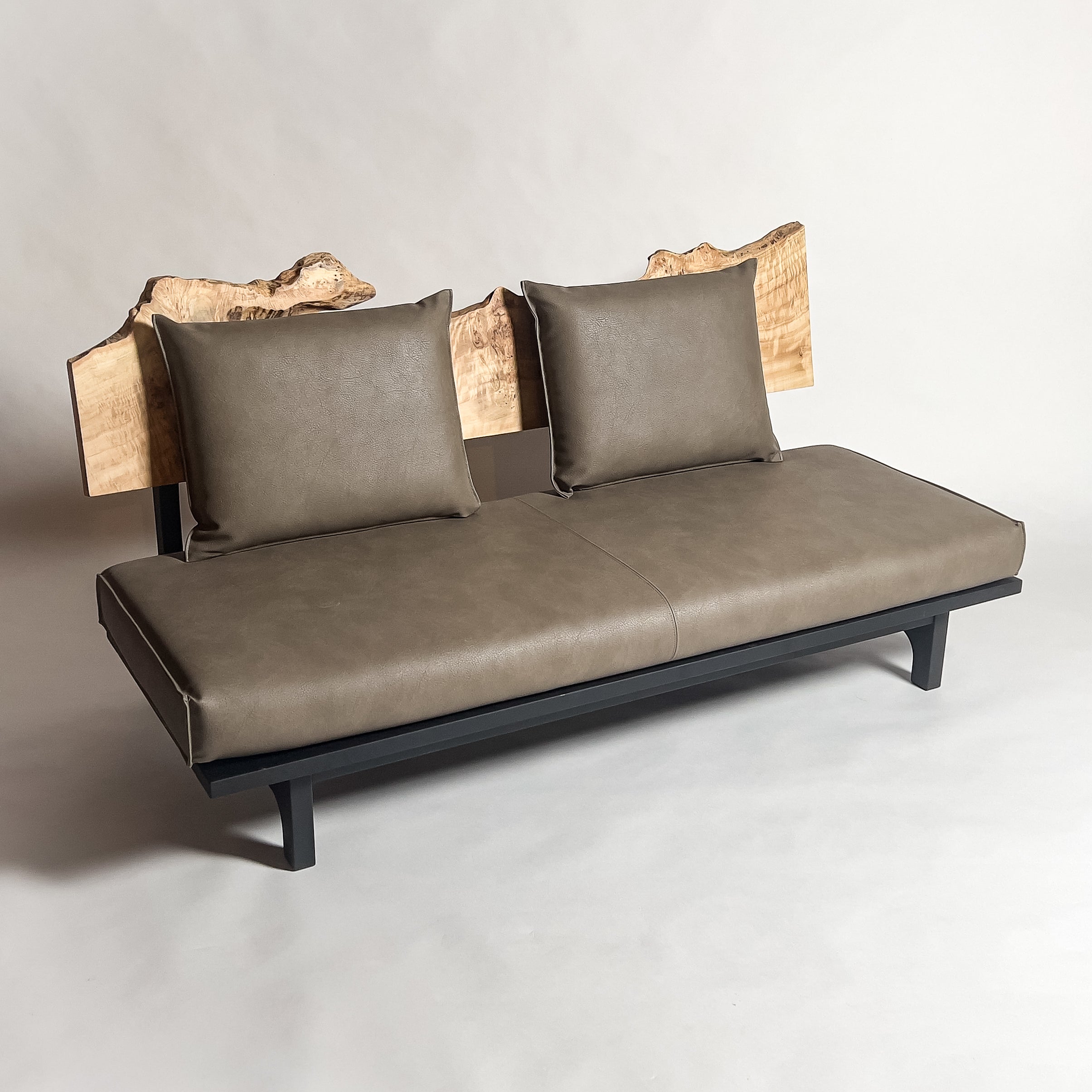 ポプラ 高級 一枚板ソファ 3人掛け 斜め クッション背