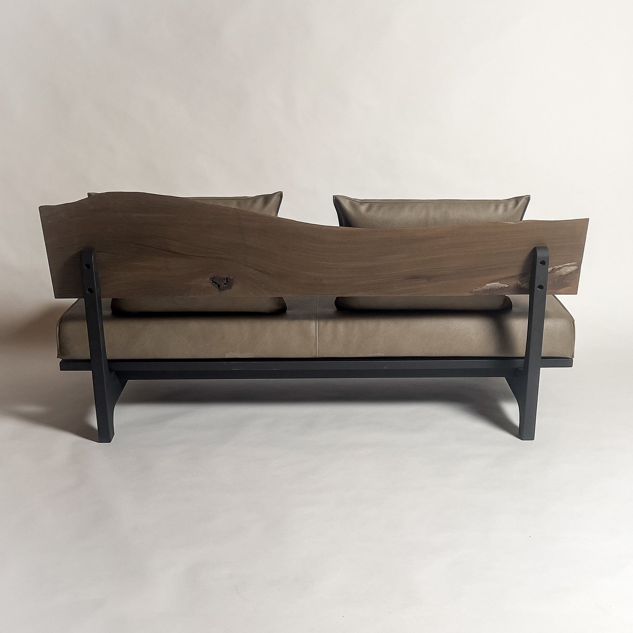 神代欅 無垢材 一枚板ソファ 3人掛け 背面 クッションあり