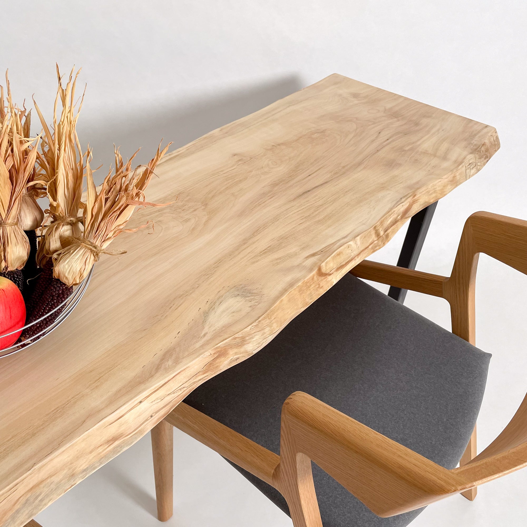 栃　一枚板テーブル　カウンターテーブル　アイアン脚　縮み杢 栃 一枚板テーブル カウンターテーブル アイアン脚 縮み杢