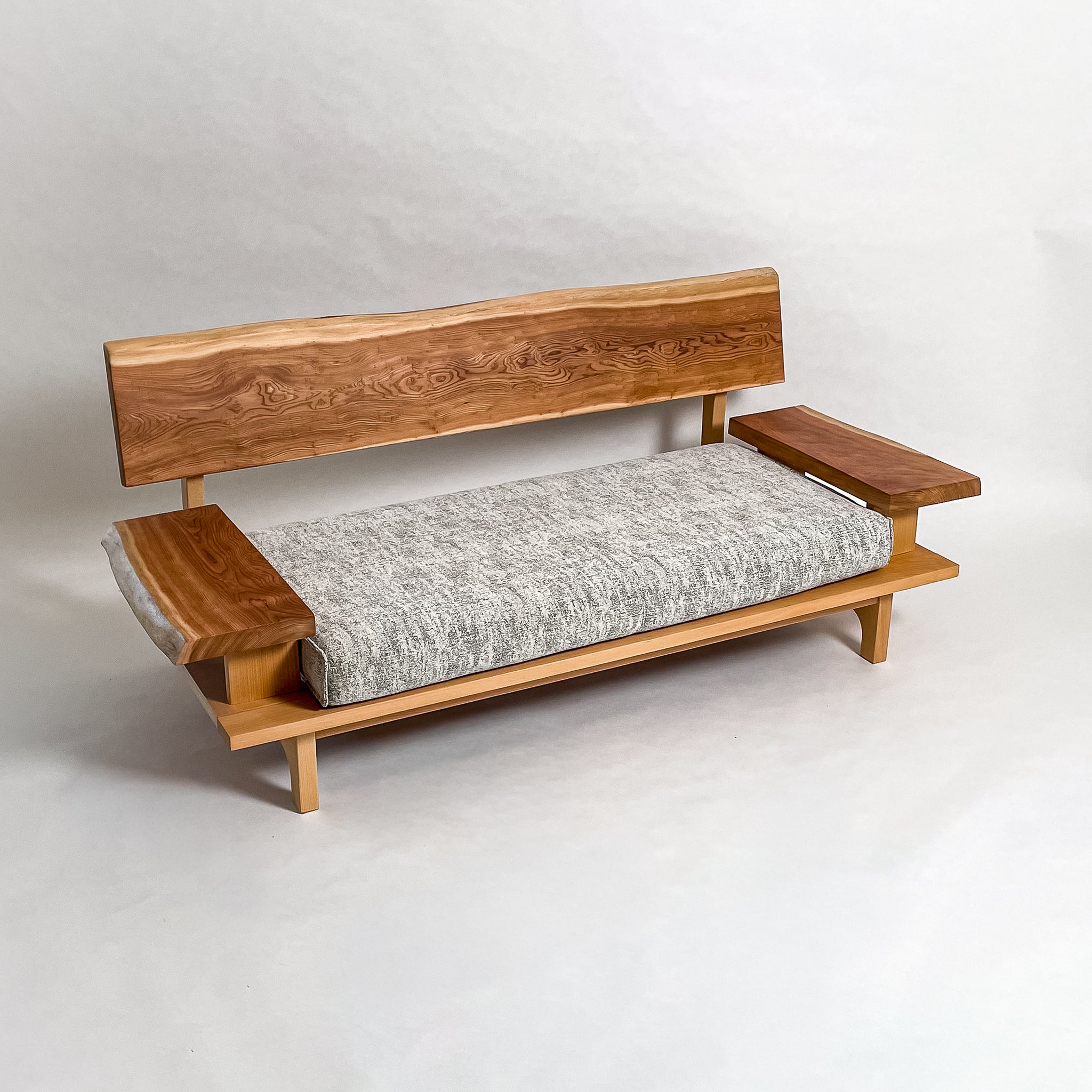 吉野杉無垢材 一枚板ソファ 2人掛け 斜め クッションなし