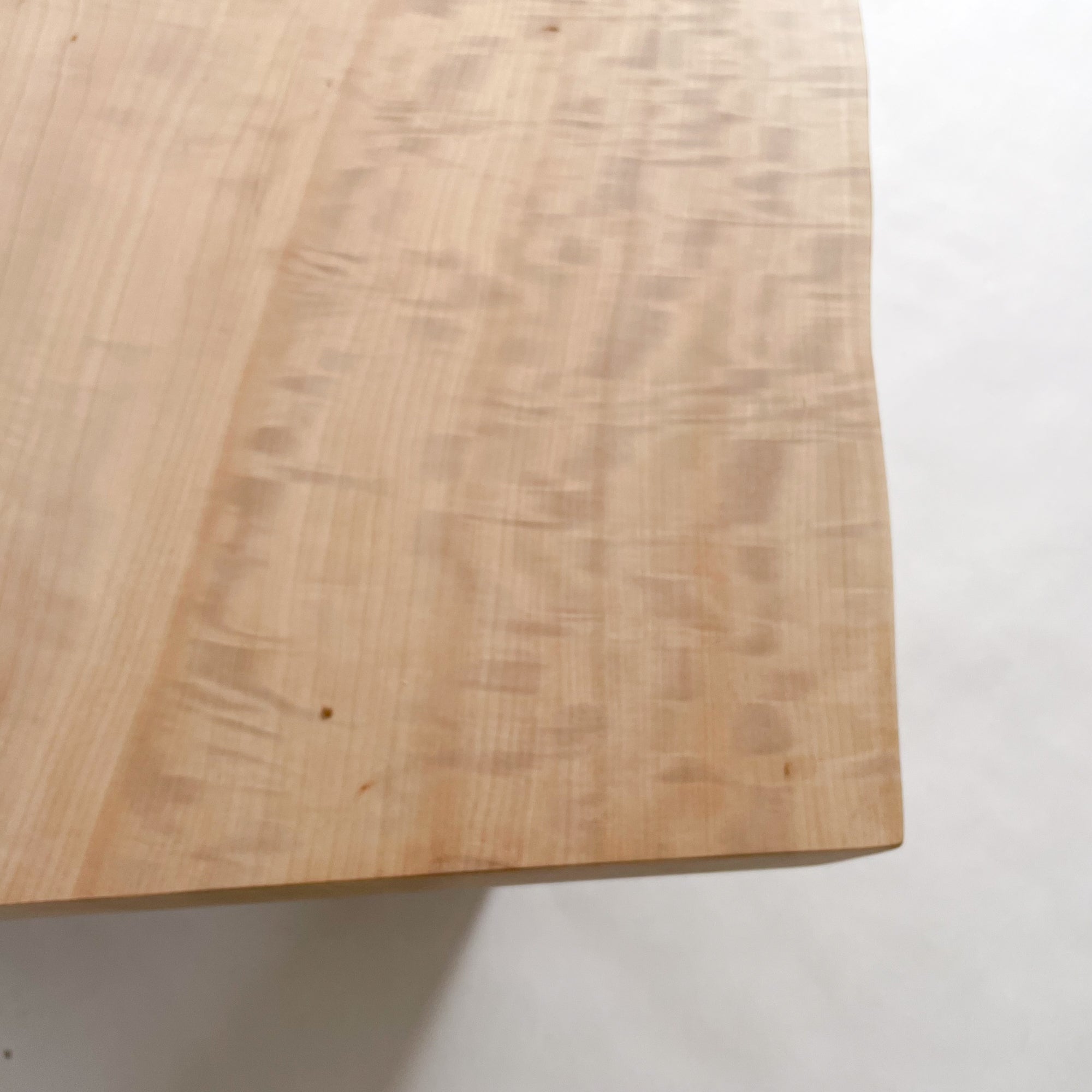 一枚板　ダイニングテーブル　栃　脚つき 栃一枚板ダイニングテーブル(脚別途) W1850x D865x H50 ¥126000-(税別