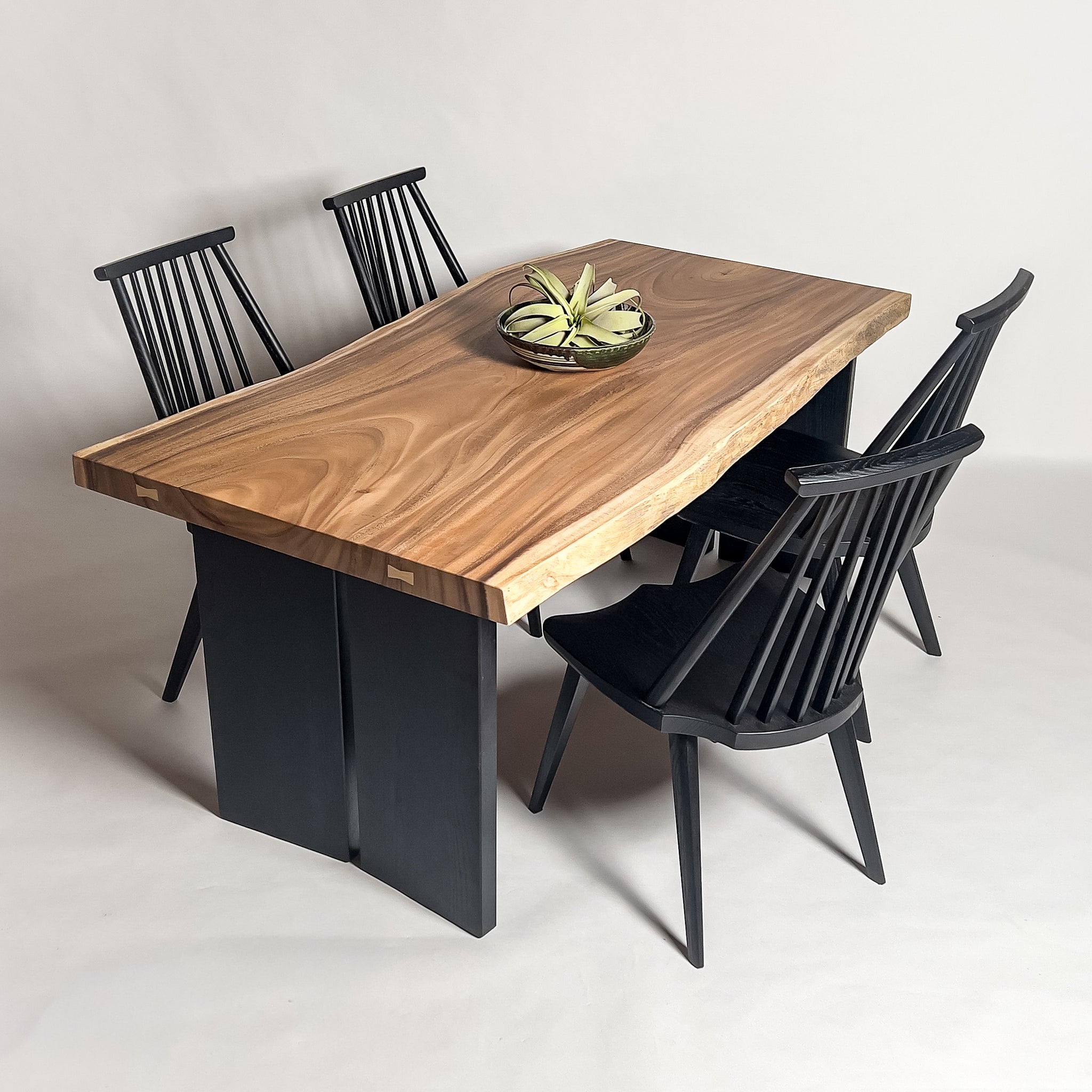 モンキーポッド一枚板ダイニングテーブル｜鬼童銘木（KIDOMEIMOKU