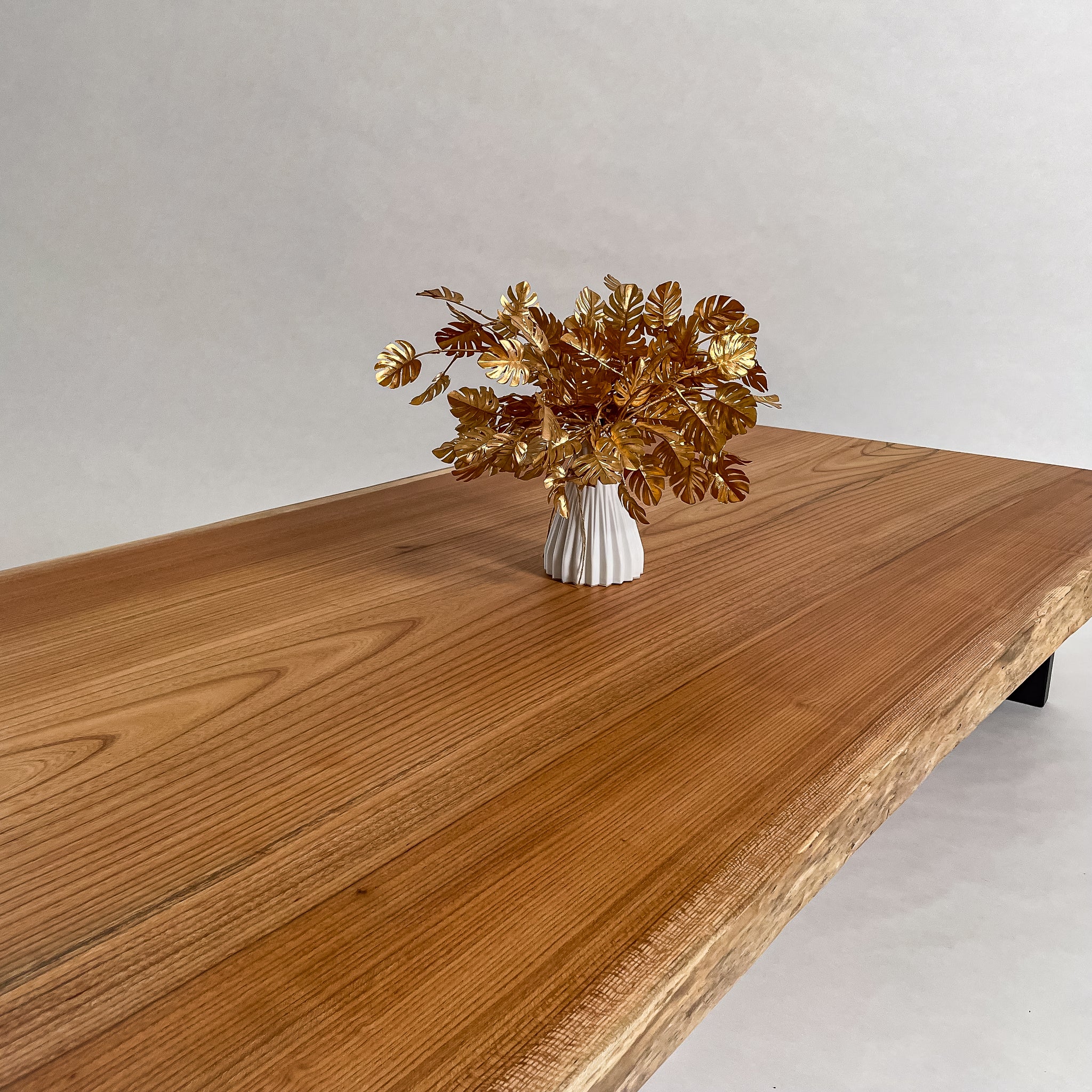 ケヤキのテーブル⑯　ちび怪獣八七❕ケヤキの模様が綺麗な耳付テーブル KIDOMEIMOKU 欅一枚板リビングテーブル｜185cm(4～6人掛け) – 【公式