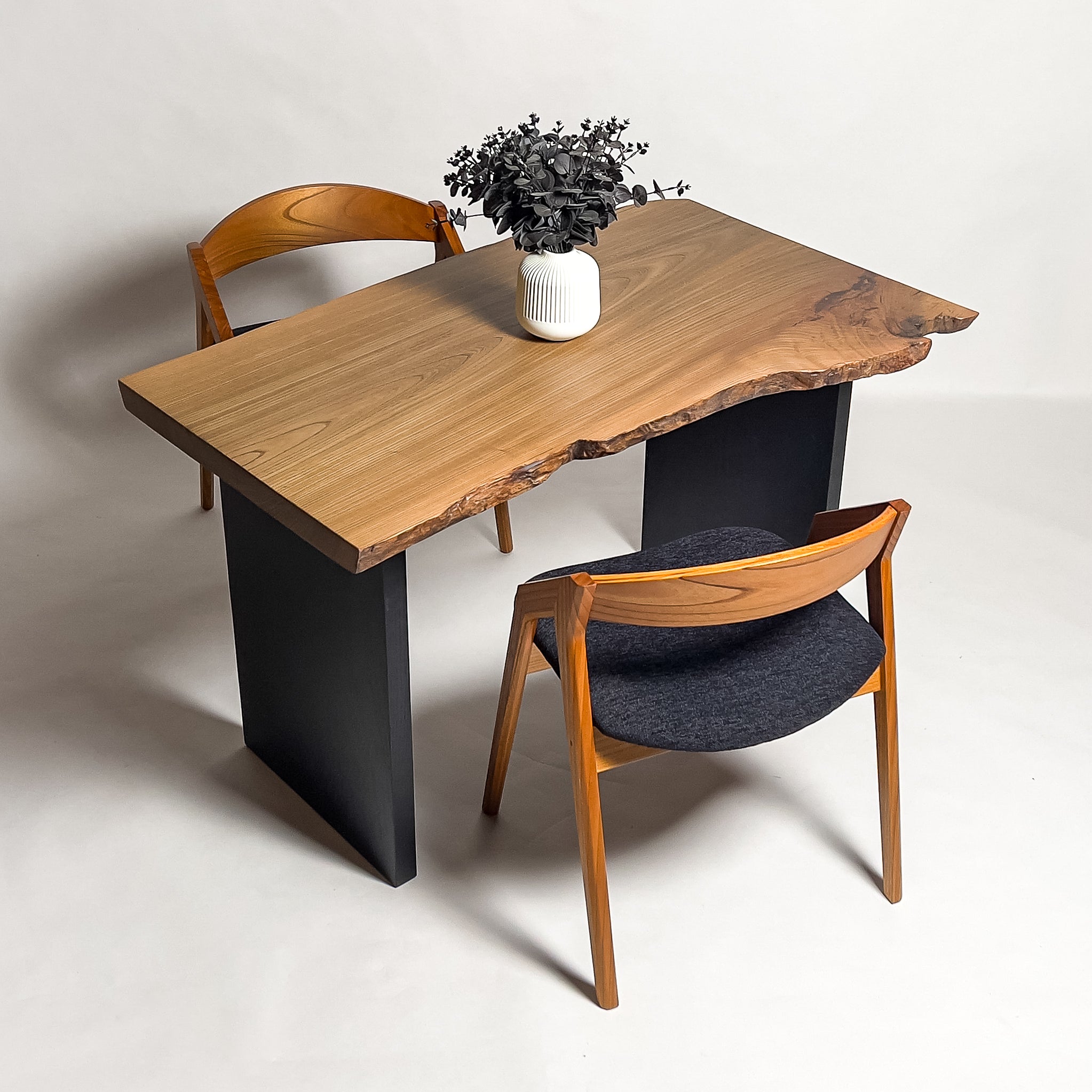 公式】KIDO MEIMOKU（鬼童銘木）｜一枚板テーブル・ソファ専門店