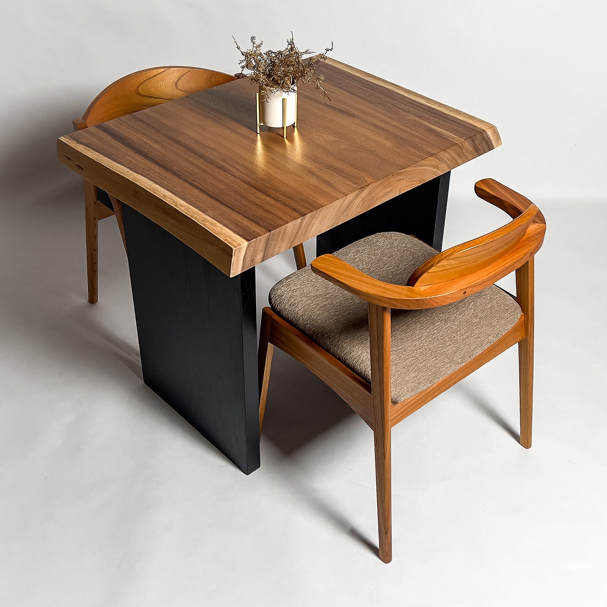 モンキーポッド一枚板ダイニングテーブル｜鬼童銘木（KIDOMEIMOKU