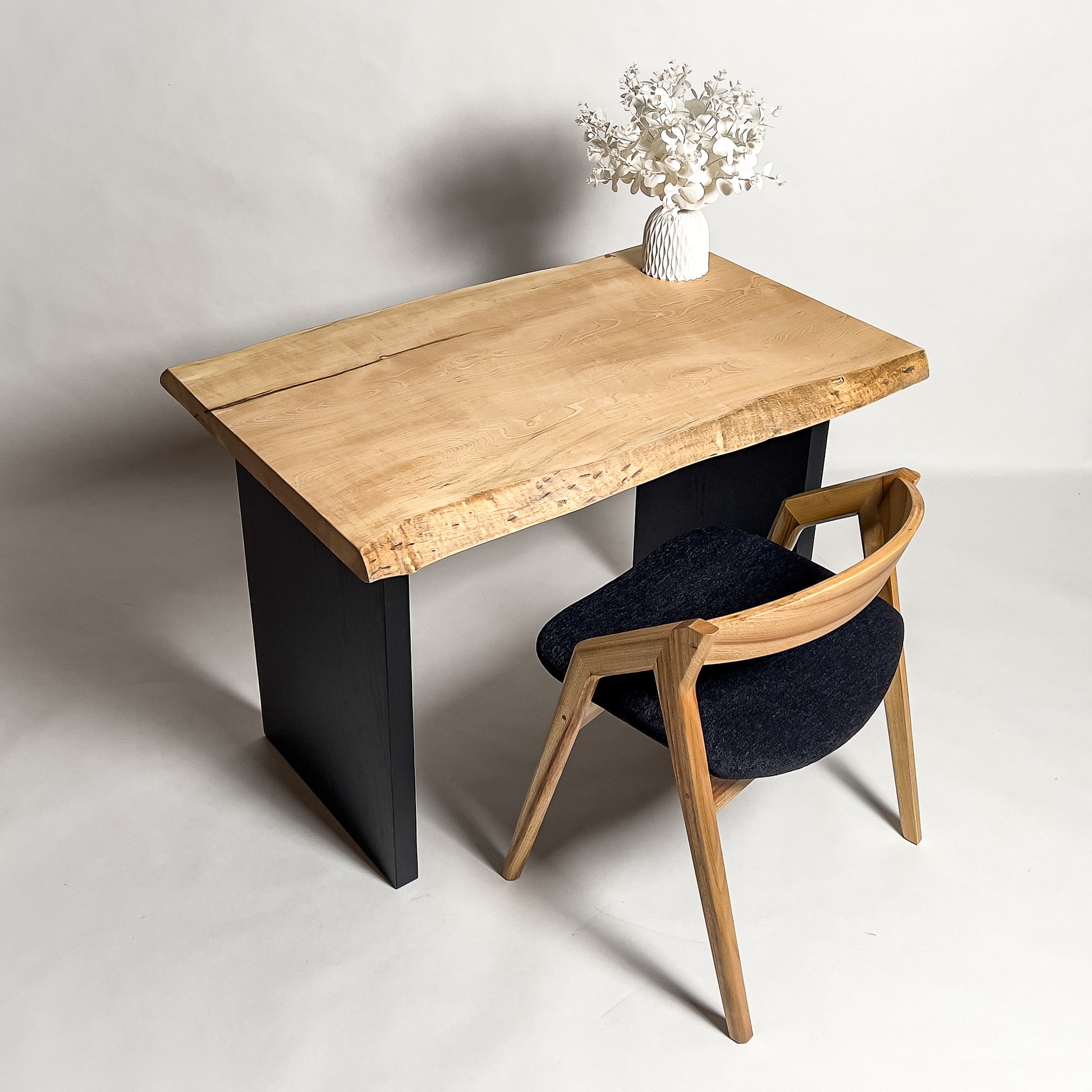 No.2101　栃（とち）/一枚板デスク